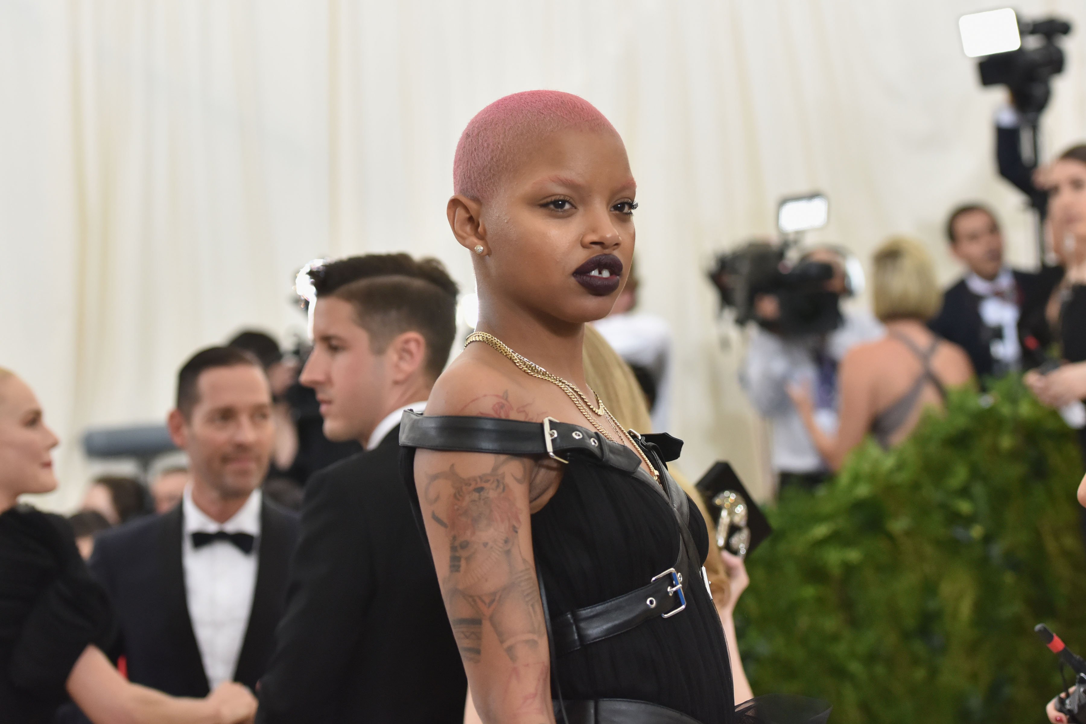 lick Woods arrives at "Rei Kawakubo/Comme des Garcons: Art Of The In-Between" Costume Institute Gala at The Metropolitan Museum on May 1, 2017 | Photo: Getty Images