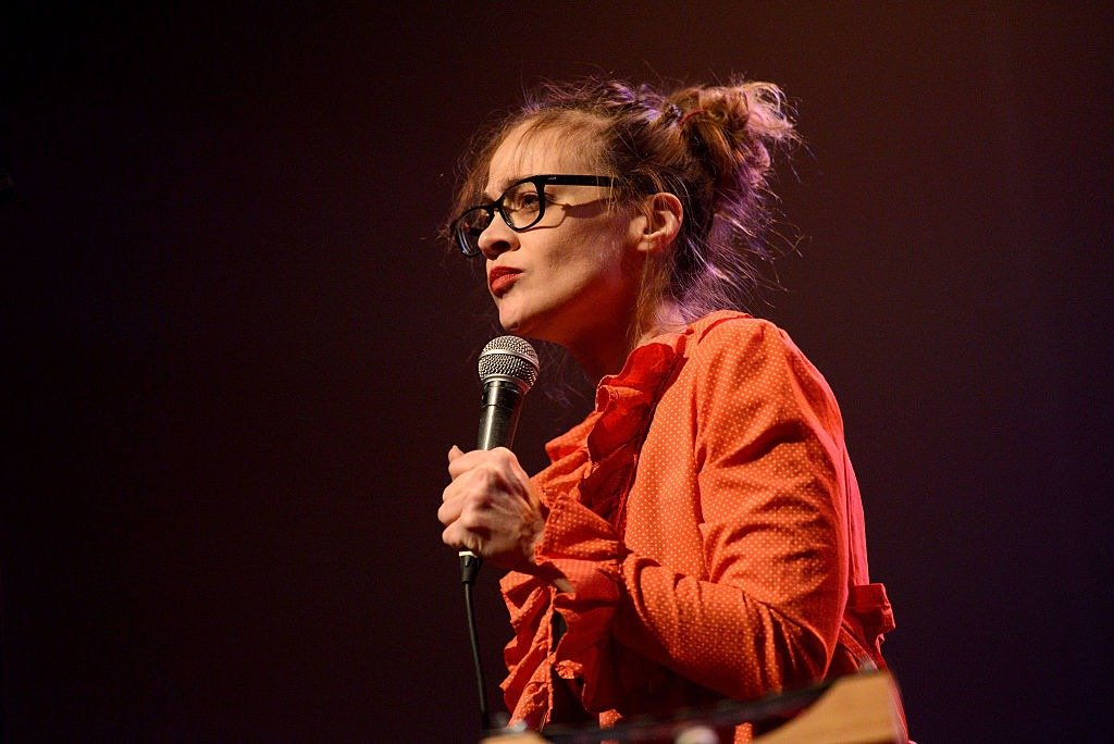Fiona Apple performs onstage during the "We Rock with Standing Rock" benefit concert at The Fonda Theatre on December 18, 2016 | Photo: Getty Images