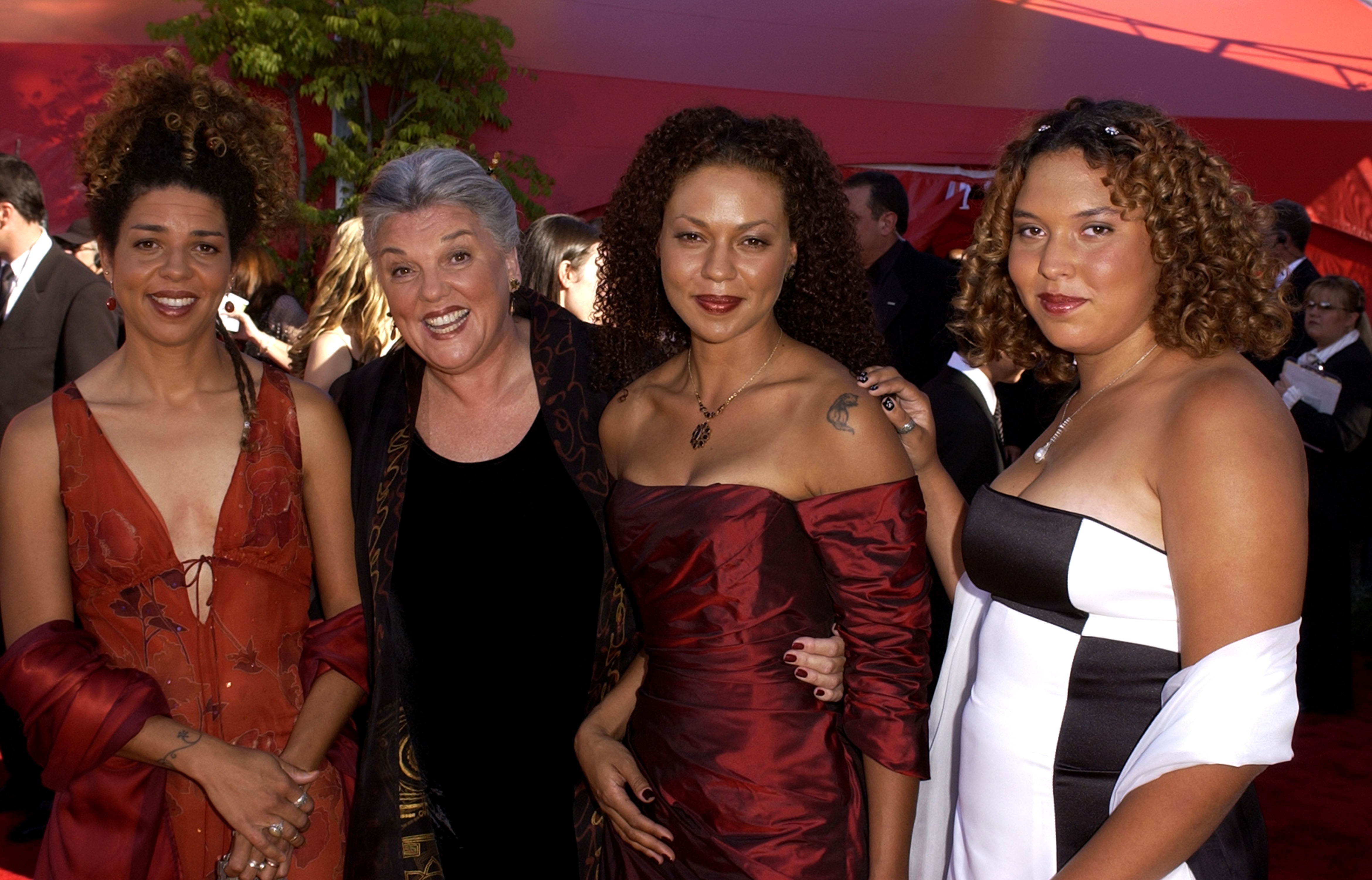 Tyne Daly with her daughters at the 54th Annual Primetime Emmy Awards in Los Angeles, California in 2002. | Source: Getty Images