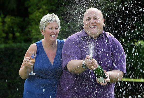 Adrian Bayford, 41, and wife Gillian, 40, from Haverhill, Suffolk, after a press conference at Down Hall Country House Hotel, after they won 148.6 million | Photo: Getty Images 