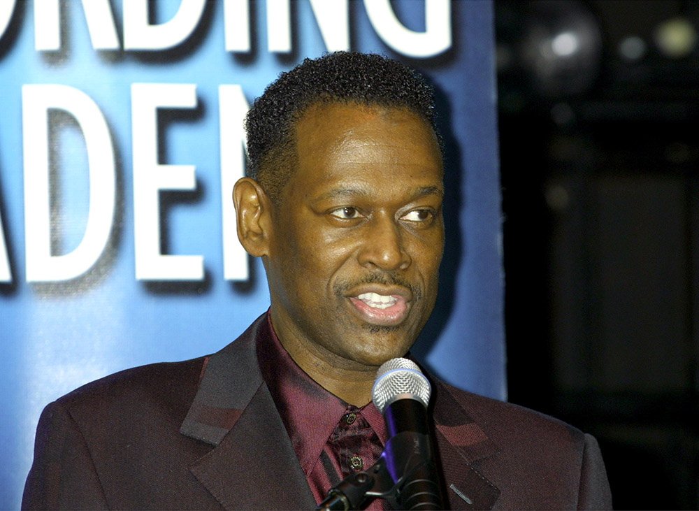 Luther Vandross announces the nominations for the 43rd Annual Grammy Awards January 3, 2001 at Webster hall in New York City. I Image: Getty Images.