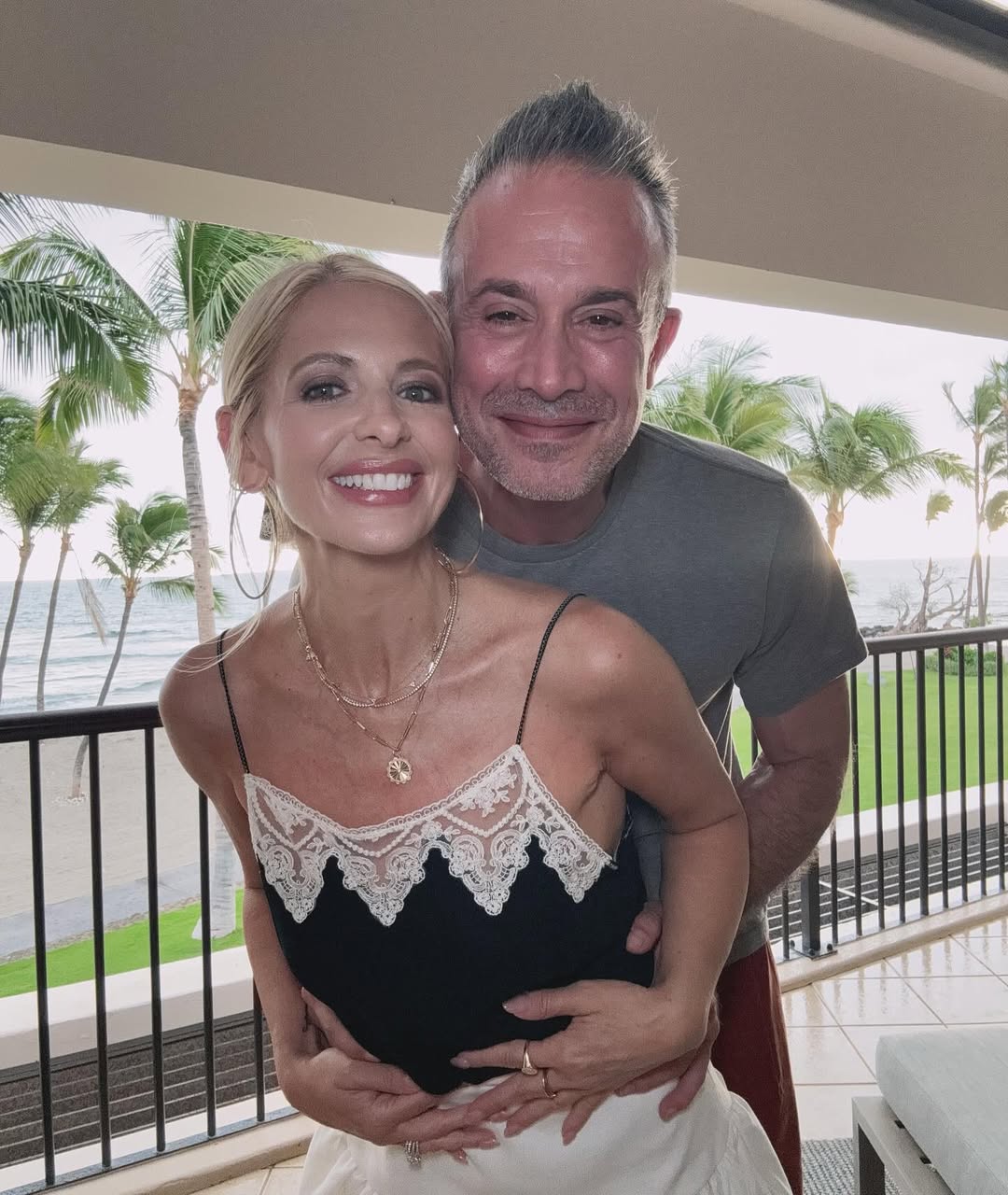 Sarah Michelle Gellar and Freddie Prinze Jr. from a post dated September 1, 2024. | Source: Instagram/sarahmgellar