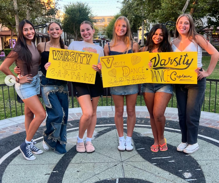 Emily Gold (center), with friends, dated August 20, 2024 | Source: Instagram/lohsvarsitydance