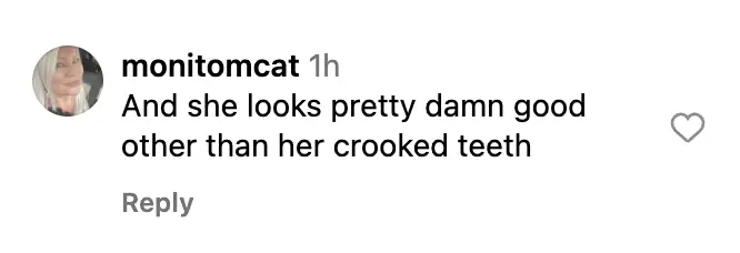 A screenshot of a comment on Facebook praising Kate Moss's overall appearance but highlighting a concern about her teeth. | Source: facebook.com/DailyMail