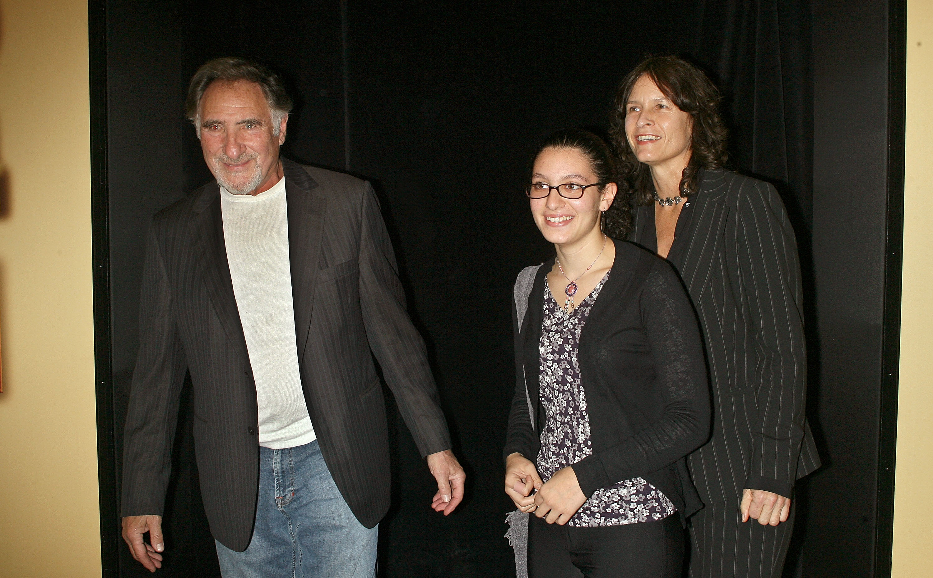 Judd Hirsch and family at the "Tower Heist' world premiere in October 2011 | Source: Getty Images