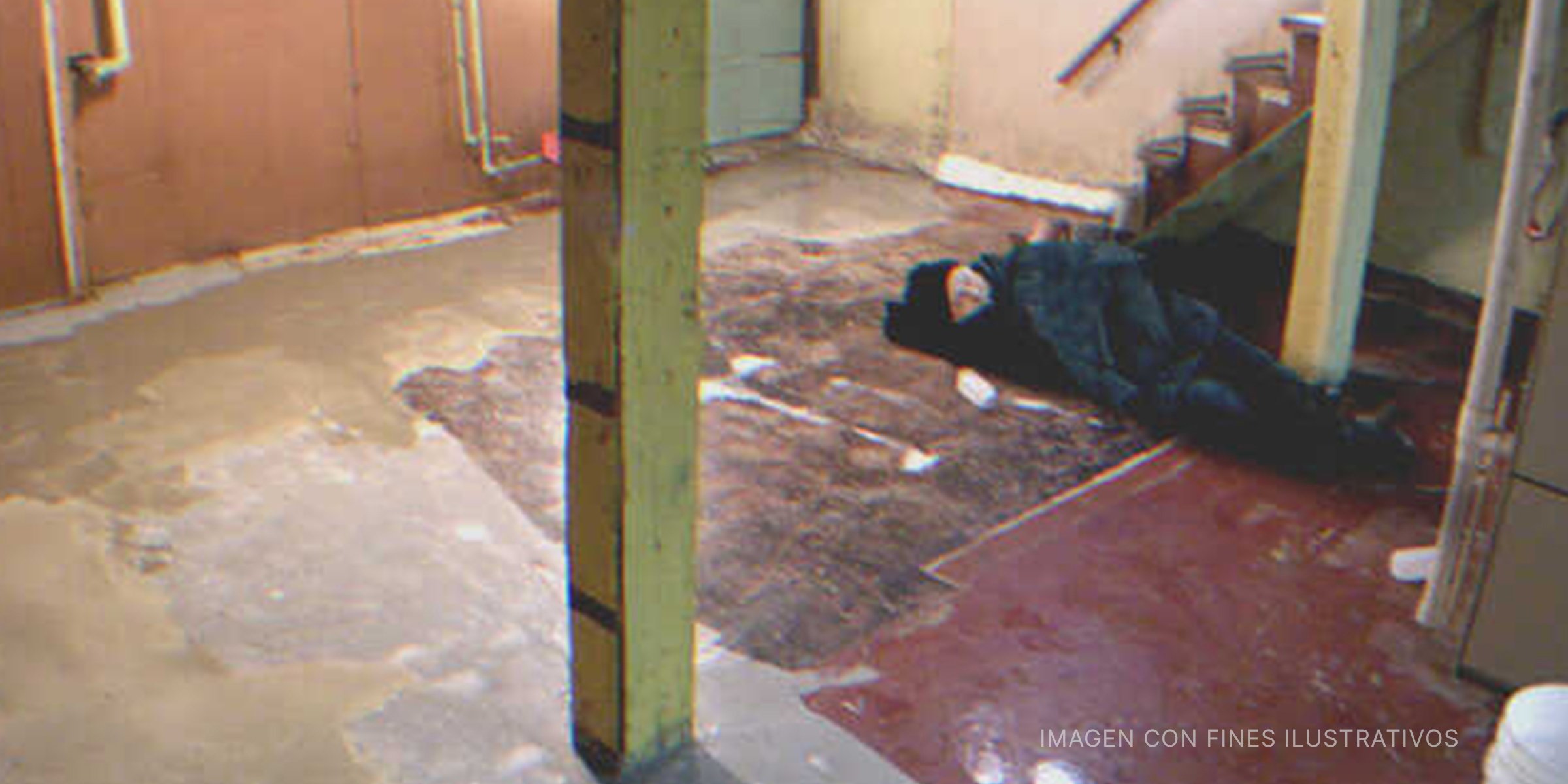 Un hombre tirado en el piso. | Foto: Shutterstock Flickr / JCHaywire (CC BY-SA 2.0)
