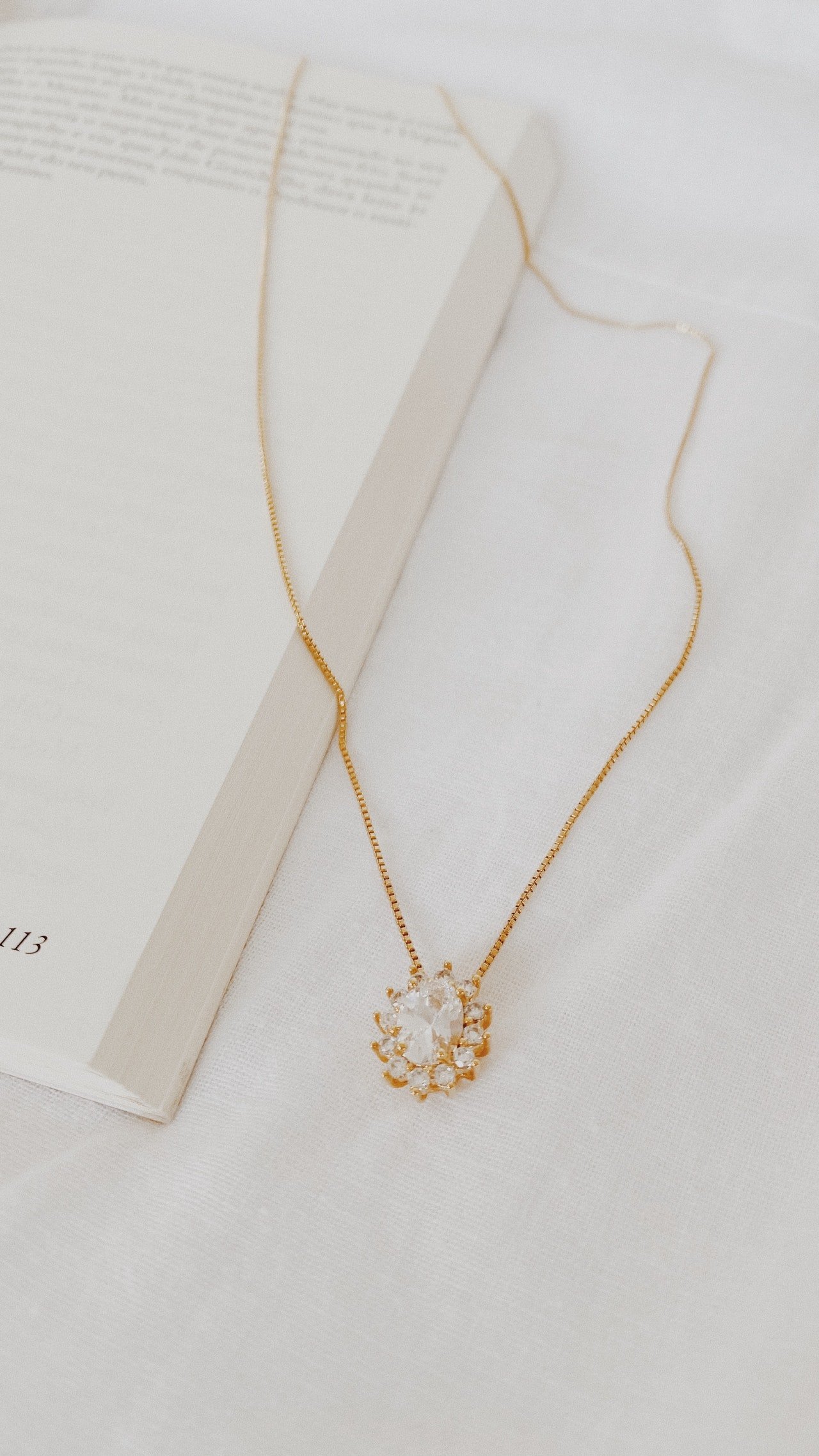 Photo of a gold necklace | Photo: Pexels