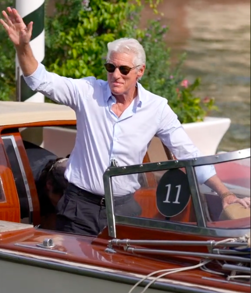 Richard Gere waving at fans upon arriving for the 81st Venice International Film Festival, posted on September 1, 2024 | Source: TikTok/@whoopsee.it