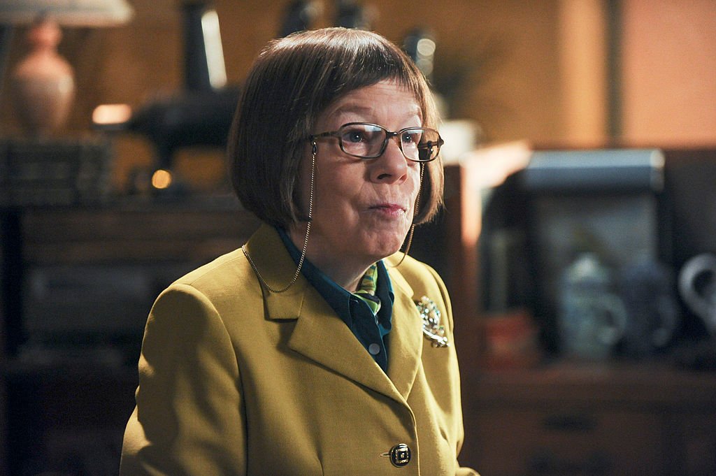 Linda Hunt on "NCIS: Los Angeles" on October 29, 2013 | Source: Getty Images 