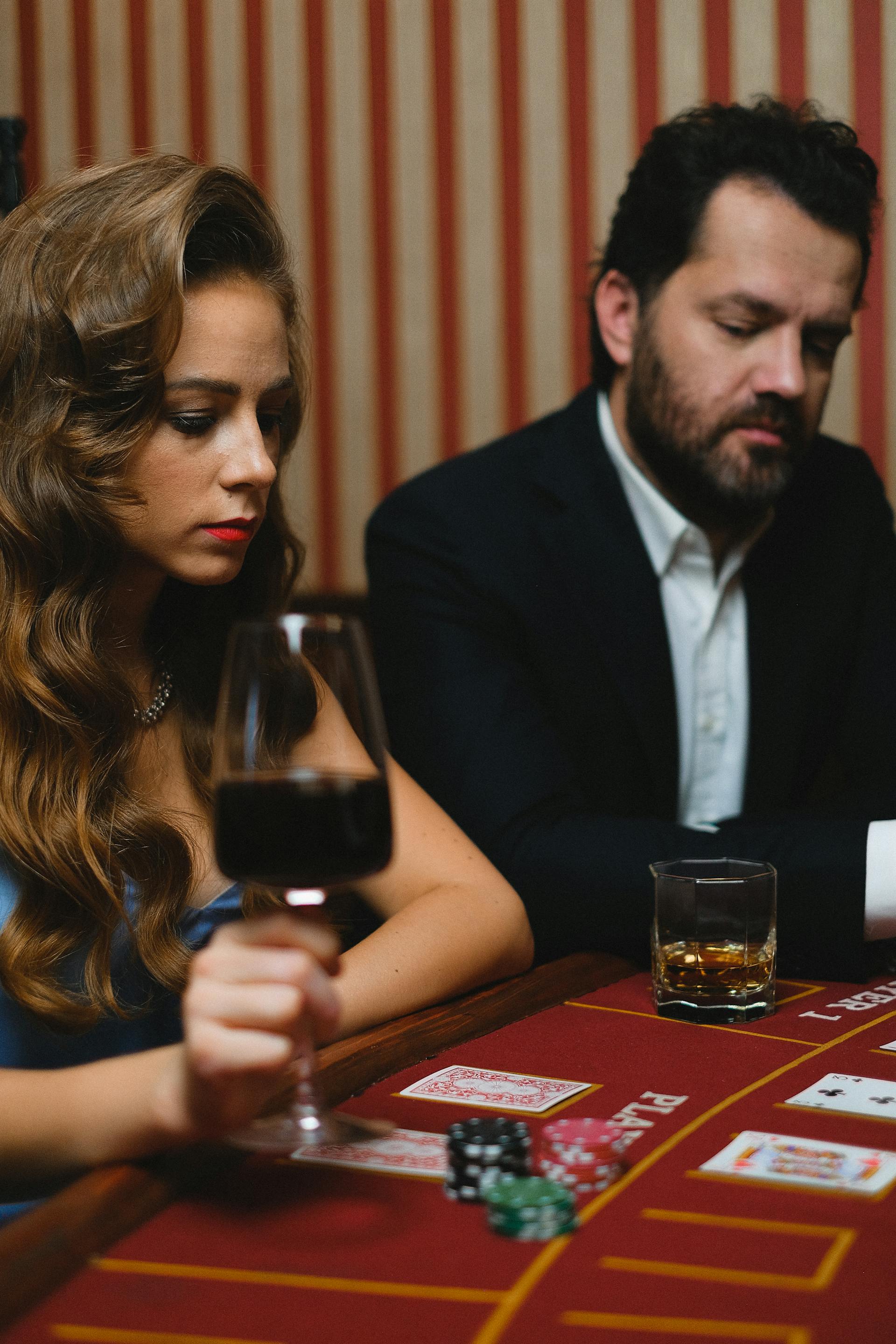 A couple playing poker | Source: Pexels