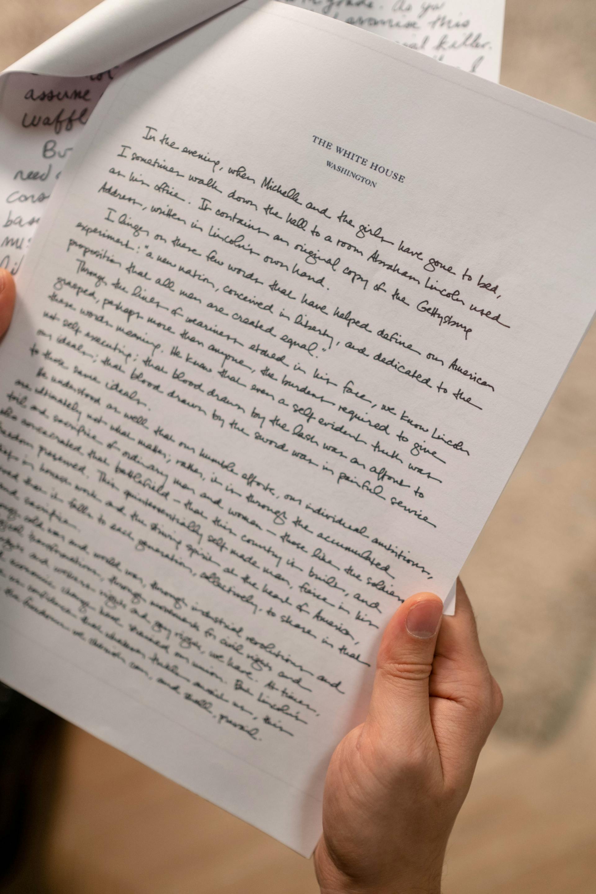 A person reading a letter | Source: Pexels