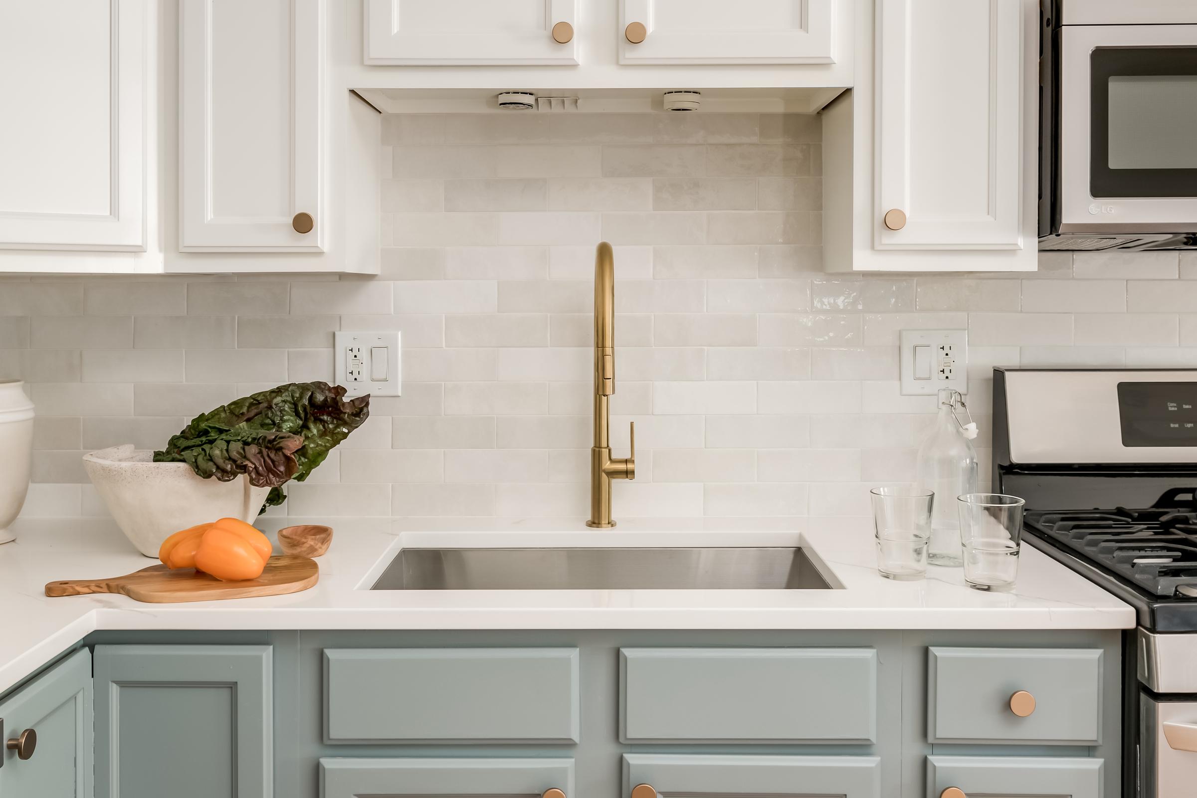 Kitchen with two-toned cabinets | Source: Shutterstock