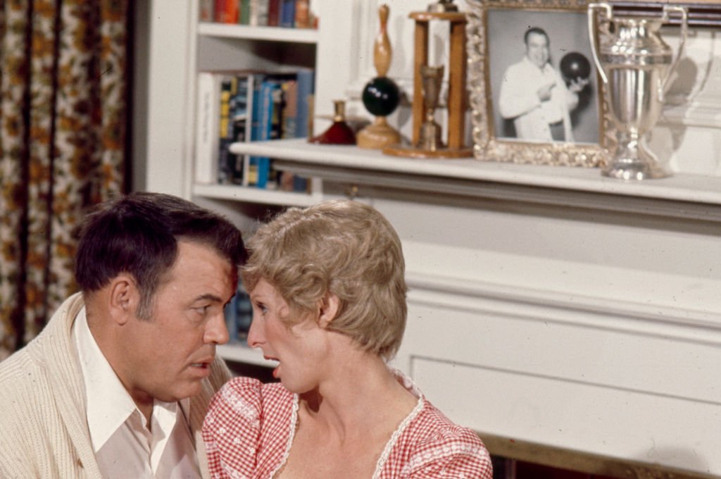 Frank Sutton and Cloris Leachman on the ABC tv movie "Ernie, Madge and Artie." | Photo: Getty Images 