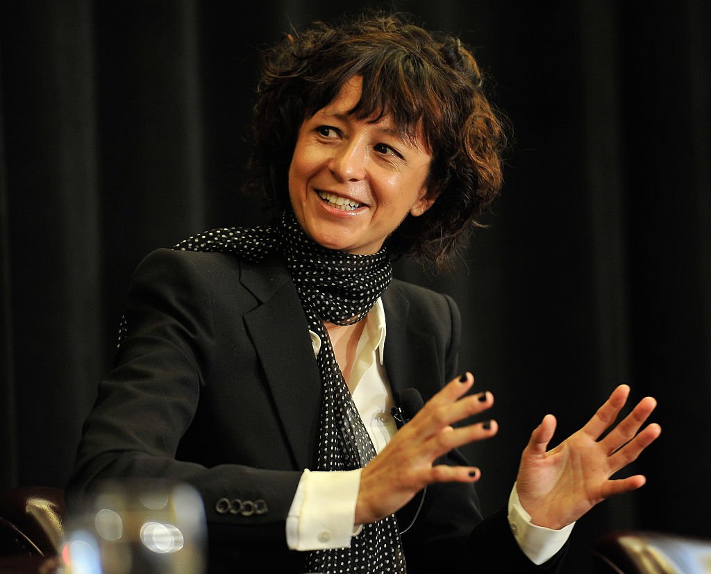 Emmanuelle Charpentier est l'un des quatre chercheurs lauréats du panel au Breakthrough Prize Breakfast & Symposia le 10 novembre 2014. | Photo : Getty Images