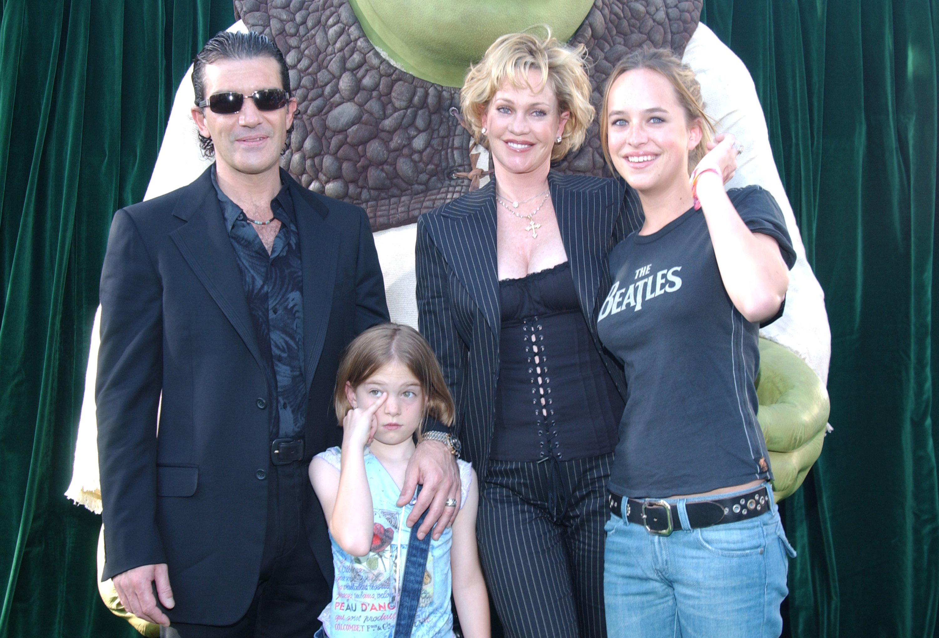 Antonio Banderas, Melanie Griffith, daughters Stella Banderas and Dakota Johnson | Source: Getty Images