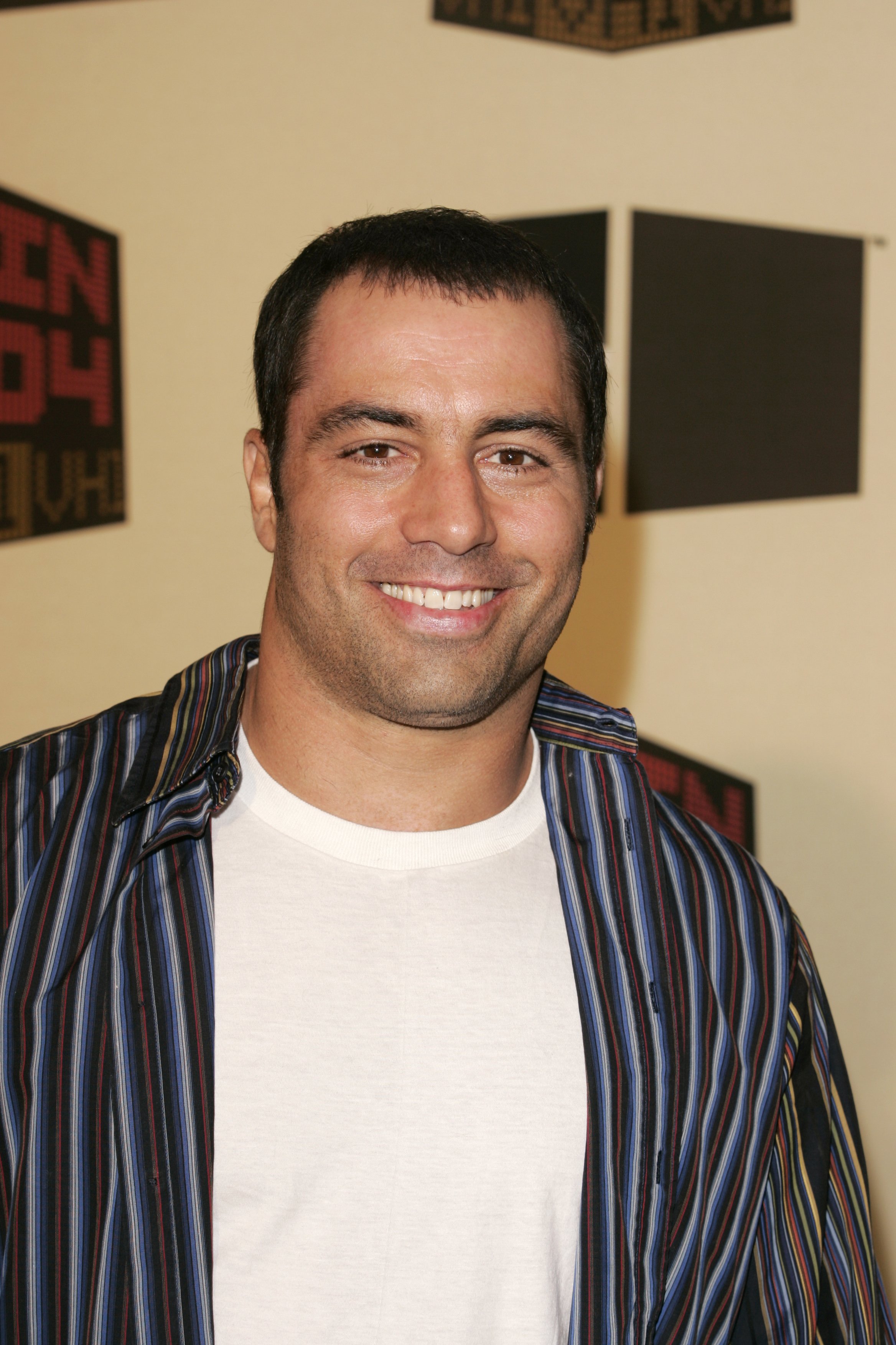 Joe Rogan arrives at the VH1 Big In 2004 Awards held at the Shrine Auditorium. | Source: Getty Images