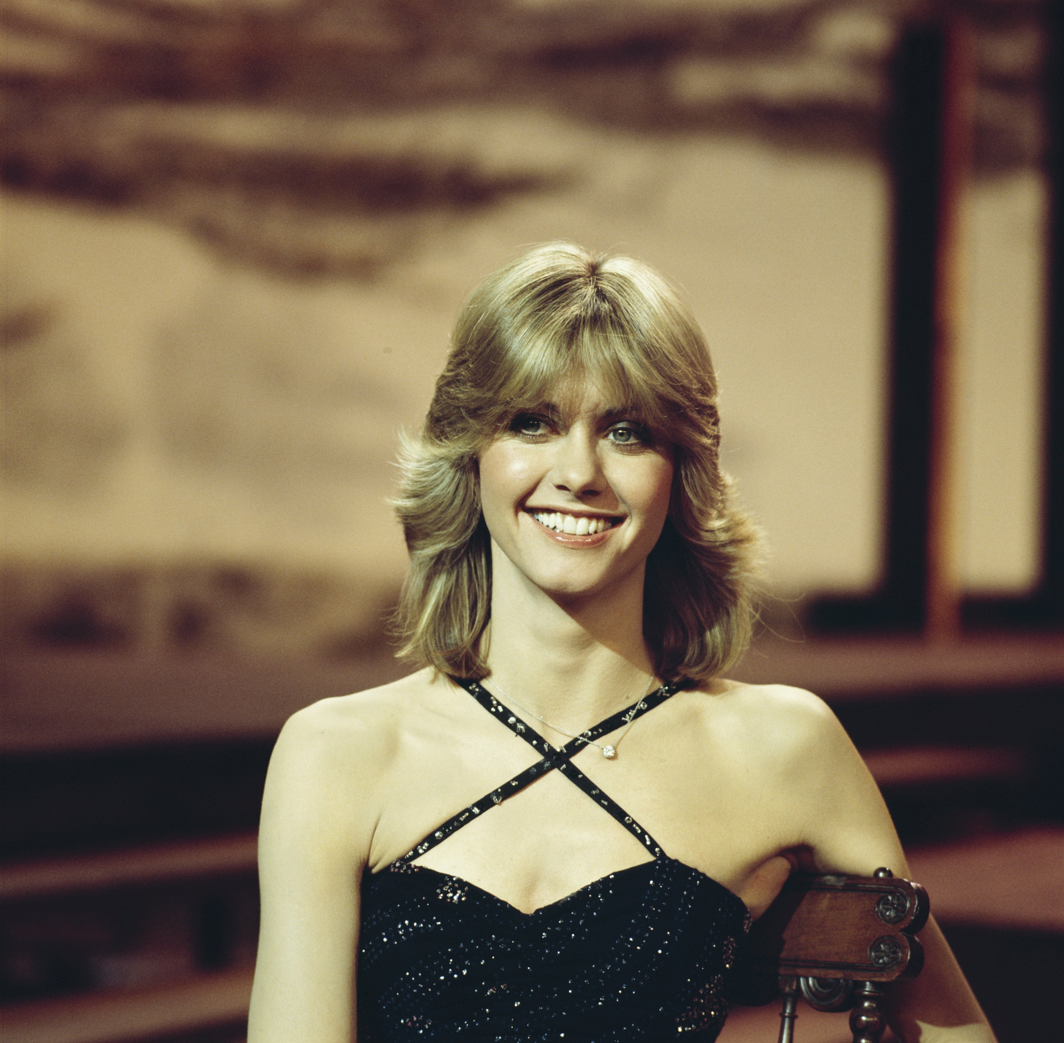 Olivia Newton-John on the Val Doonican show, London, May 1977. | Source: Getty Images