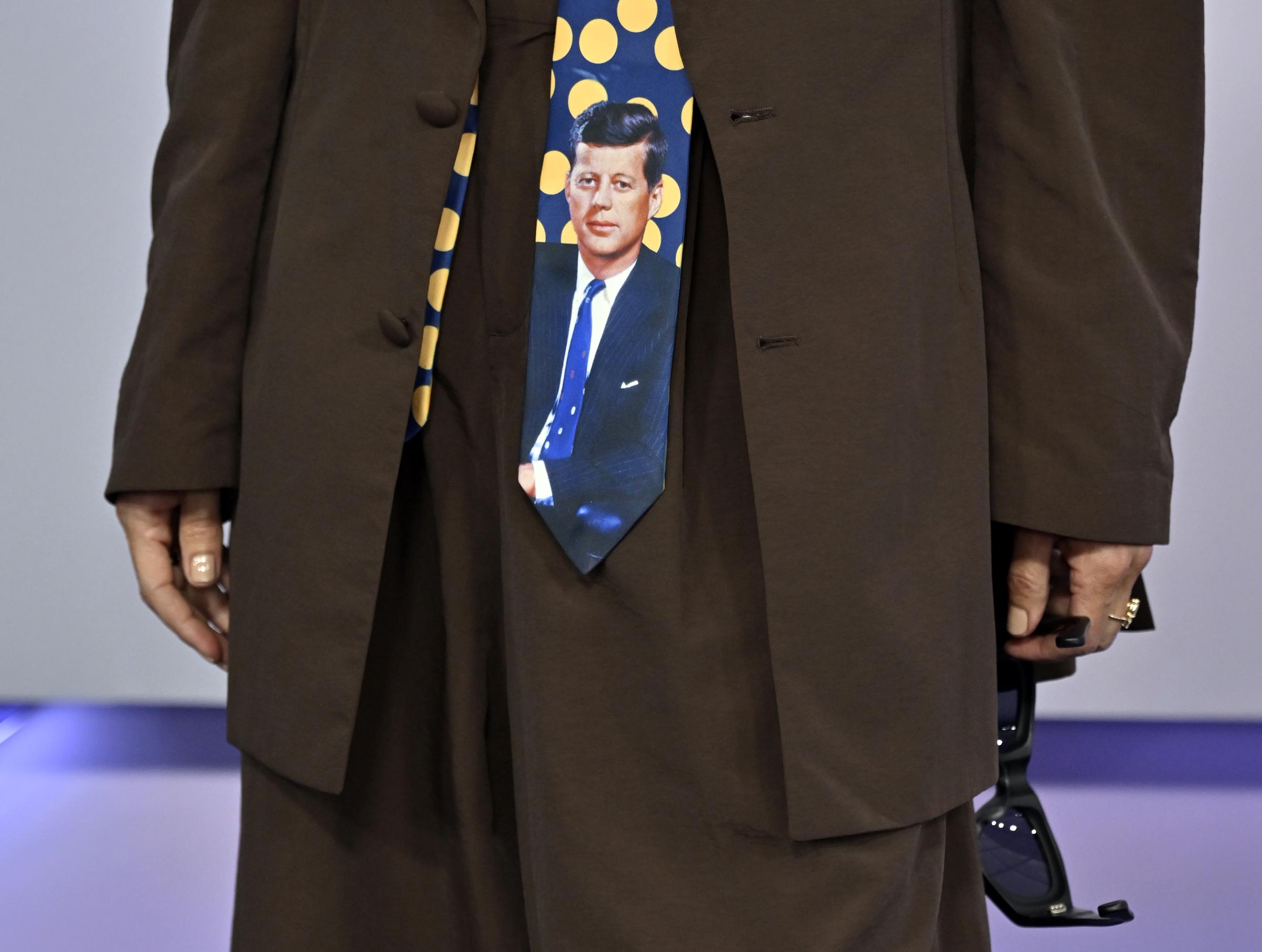 Lisa Rinna and her tie attend the 52nd American Music Awards at MGM Grand Garden Arena in Las Vegas, Nevada on May 25, 2026. | Source: Getty Images
