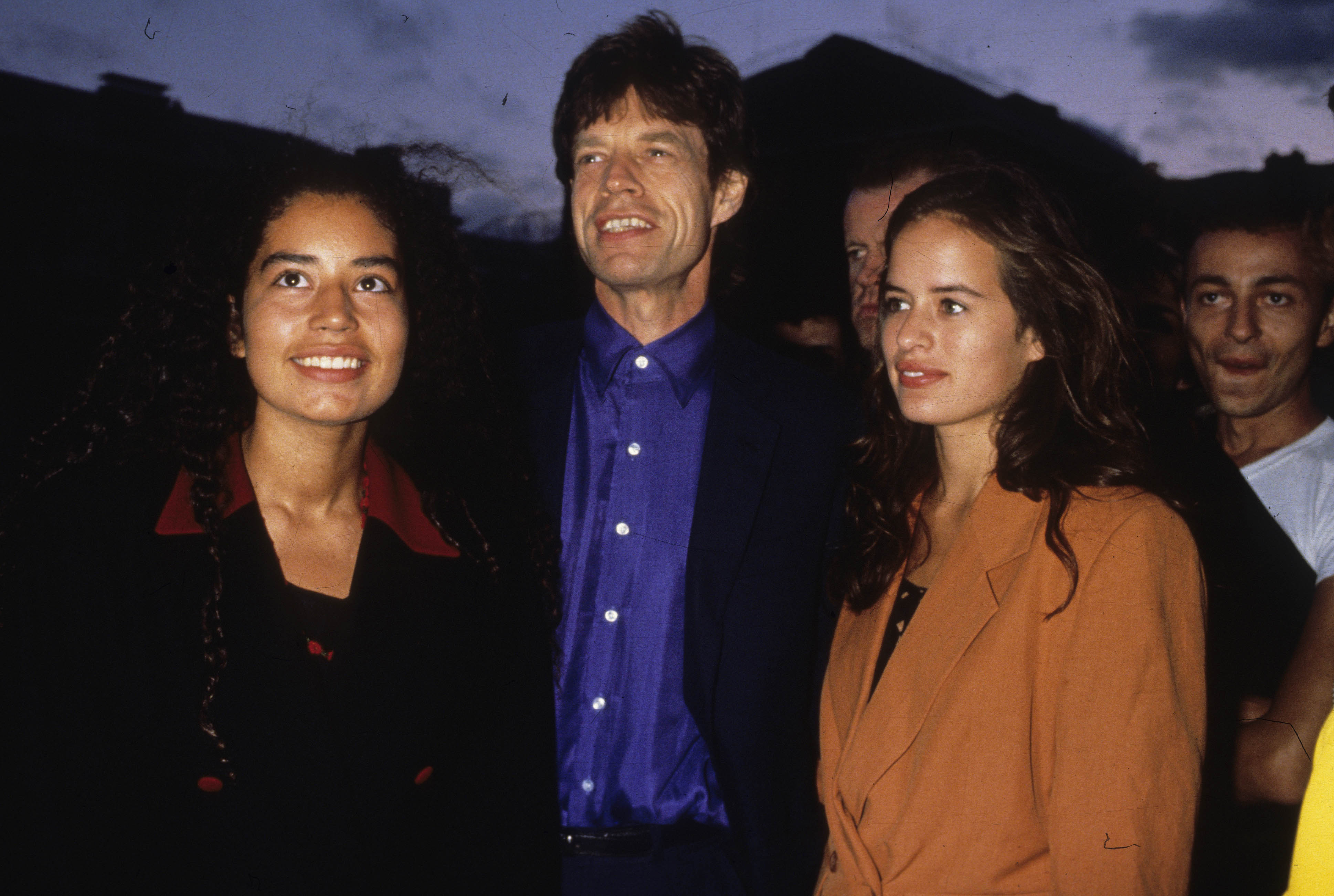 The "Rolling Stones" lead vocalist Mick Jagger poses with his daughters Karis and Jade (R) in 1995 in Paris, France. / Source: Getty Images