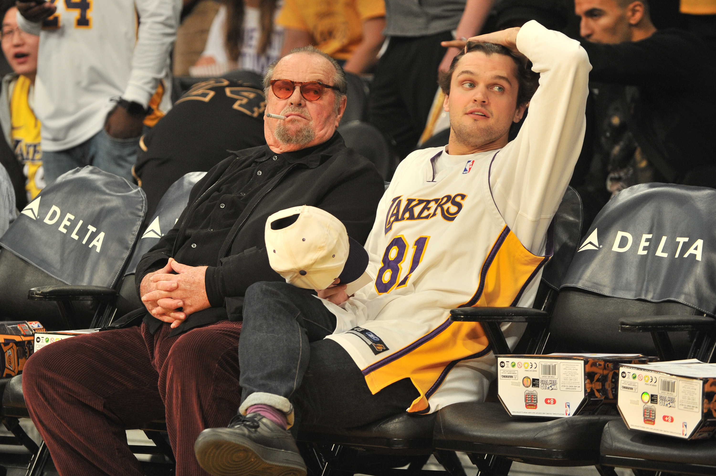 Jack Nicholson and Ray Nicholson at a basketball game between the Los Angeles Lakers and the Golden State Warriors in Los Angeles, California on December 18, 2017 | Source: Getty Images