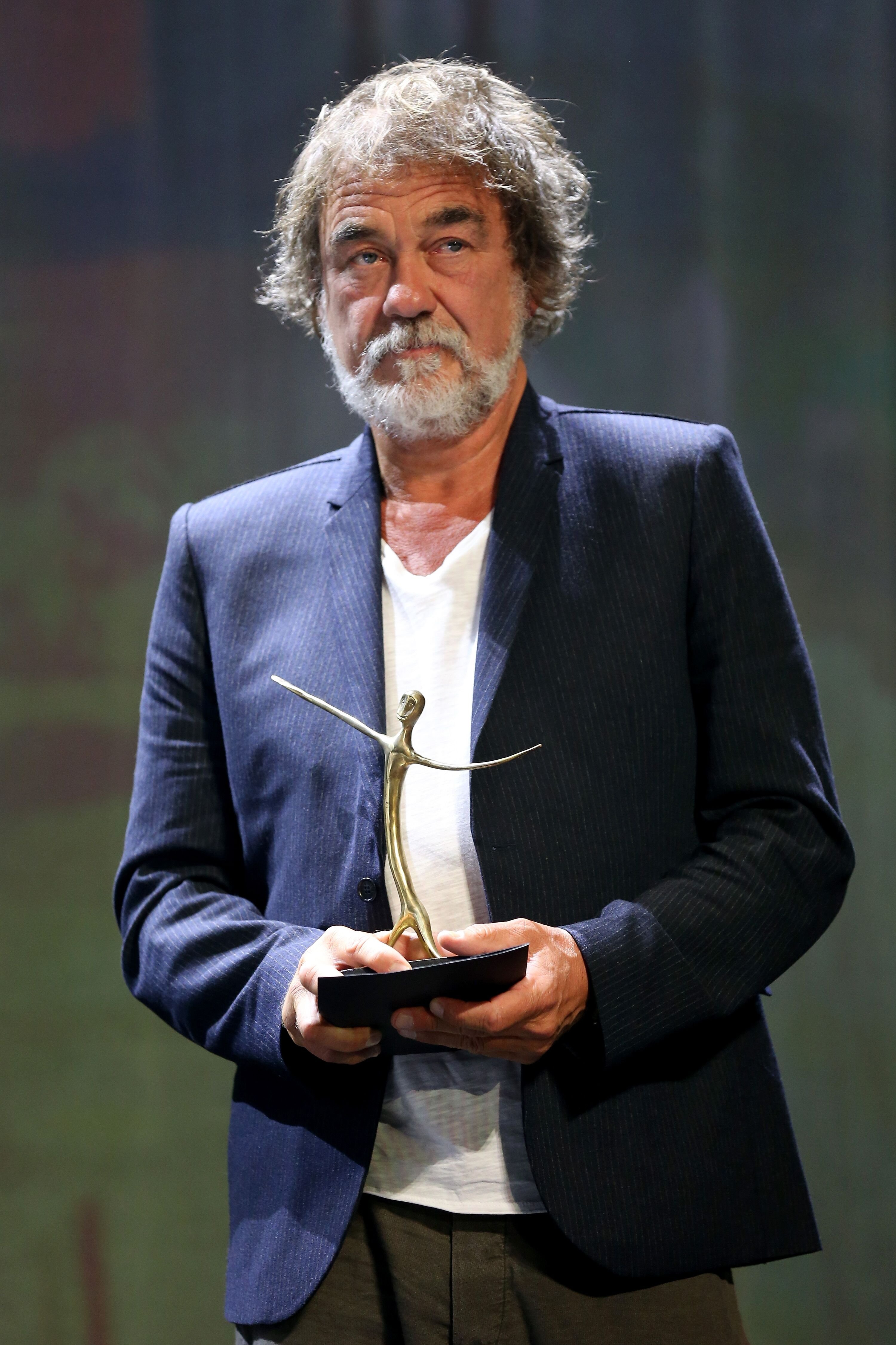 LA ROCHELLE, FRANCE - 12 SEPTEMBRE : Le réalisateur Olivier Marchal, lauréat du Prix de la meilleure fiction télévisuelle (Borderline) pose lors du photocall du lauréat lors de la cérémonie de clôture du 17e Festival de télé-fiction à La Rochelle le 12 septembre Rochelle, France. (Source : Getty Images) LA ROCHELLE, FRANCE - 12 SEPTEMBRE : Le réalisateur Olivier Marchal, lauréat du Prix de la meilleure fiction télévisuelle (Borderline) pose lors du photocall du lauréat lors de la cérémonie de clôture du 17e Festival de télé-fiction à La Rochelle le 12 septembre Rochelle, France. (Source : Getty Images)