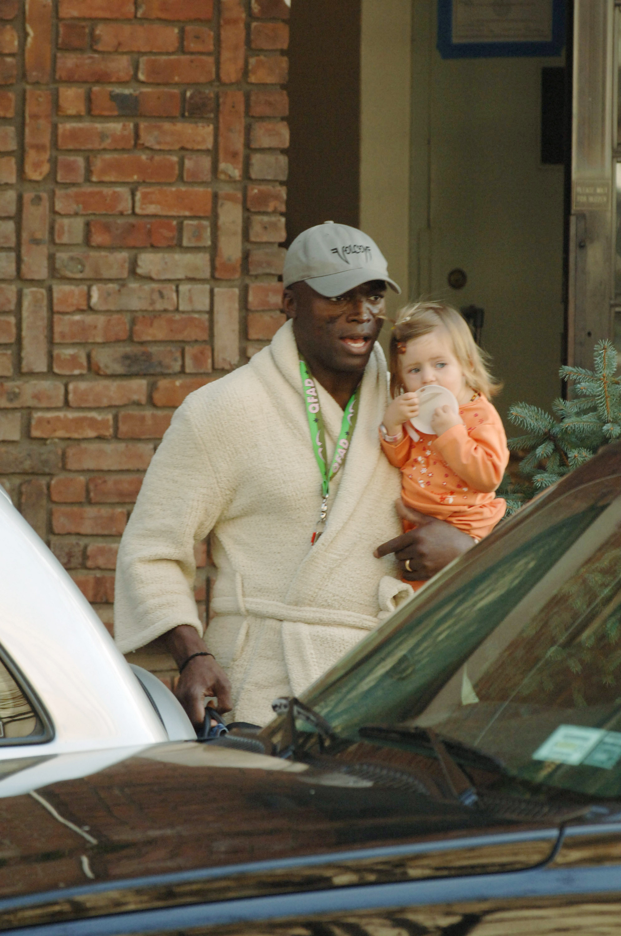 Seal and Leni Klum spotted in New York City on November 1, 2005. | Source: Getty Images