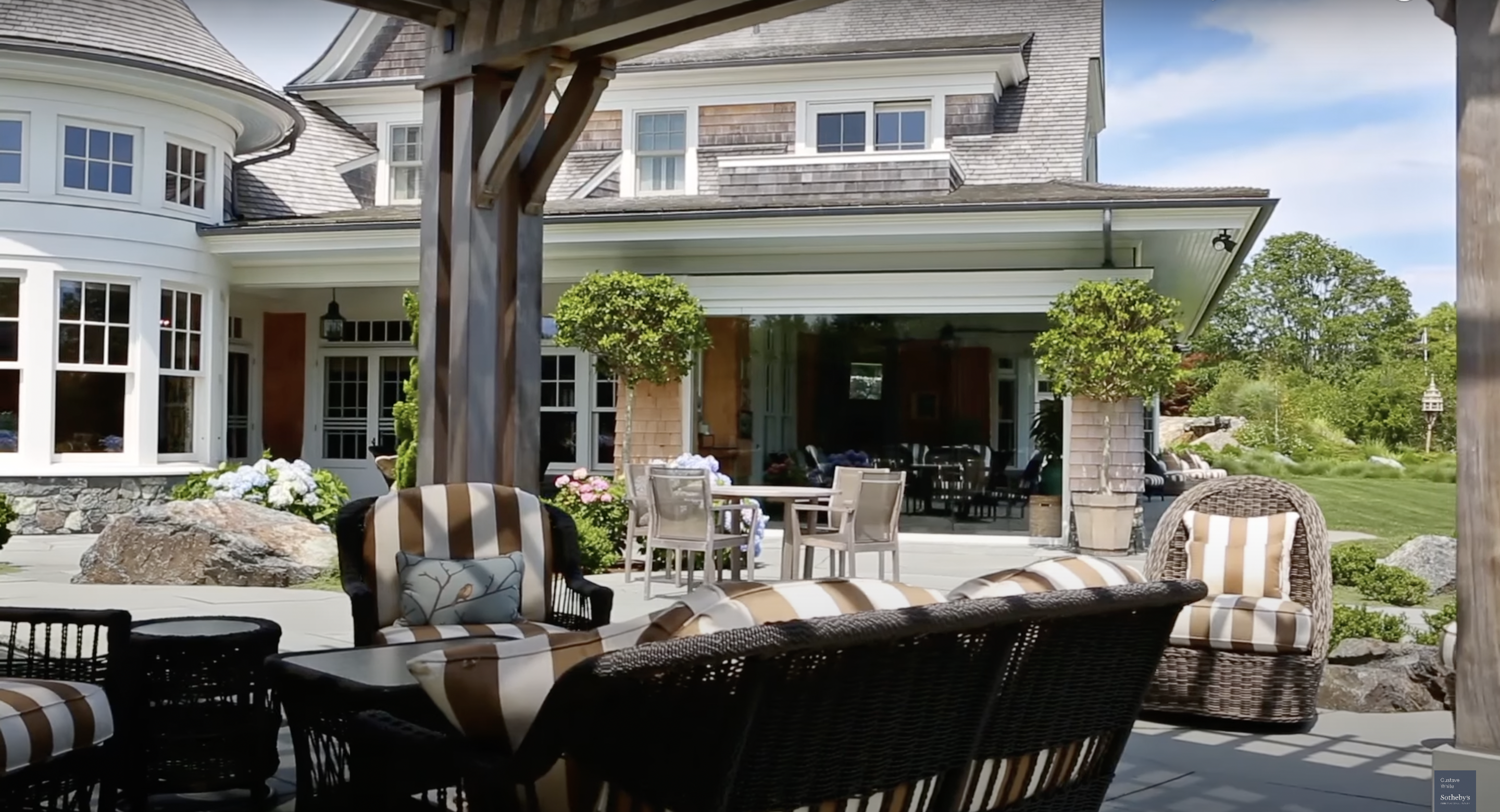Judge Judy's patio in her Newport, Rhode Island home | Source: Youtube.com/Gustave White Sotheby's International Realty
