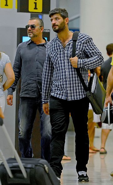 George Michael and Fadi Fawaz at Barcelona El Prat Airport on July 29, 2012 in Barcelona, Spain. | Photo: Getty Images