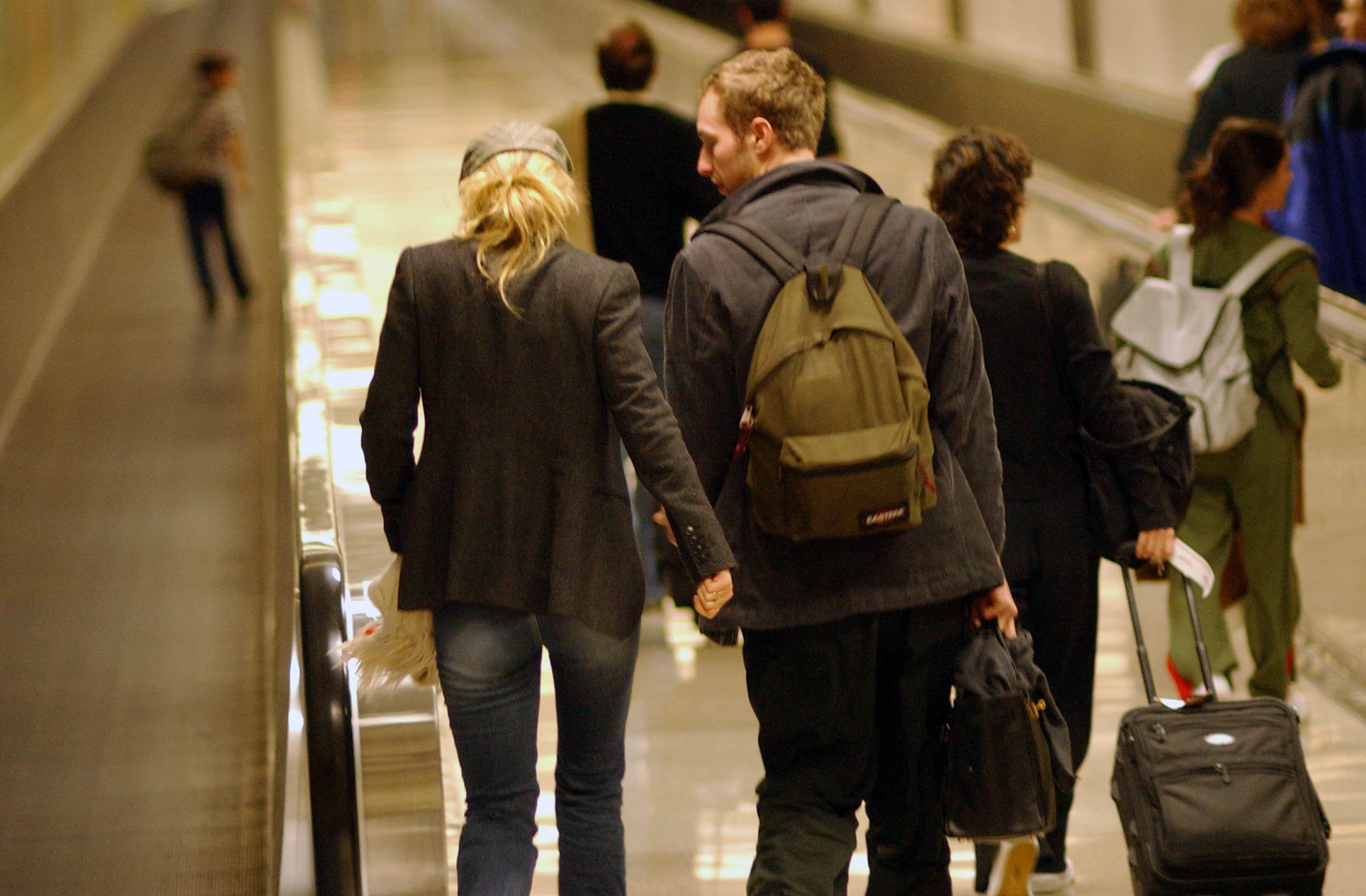 Gwyneth Paltrow and Chris Martin seen at LAX on December 30, 2002, in Los Angeles, California | Source: Getty Images