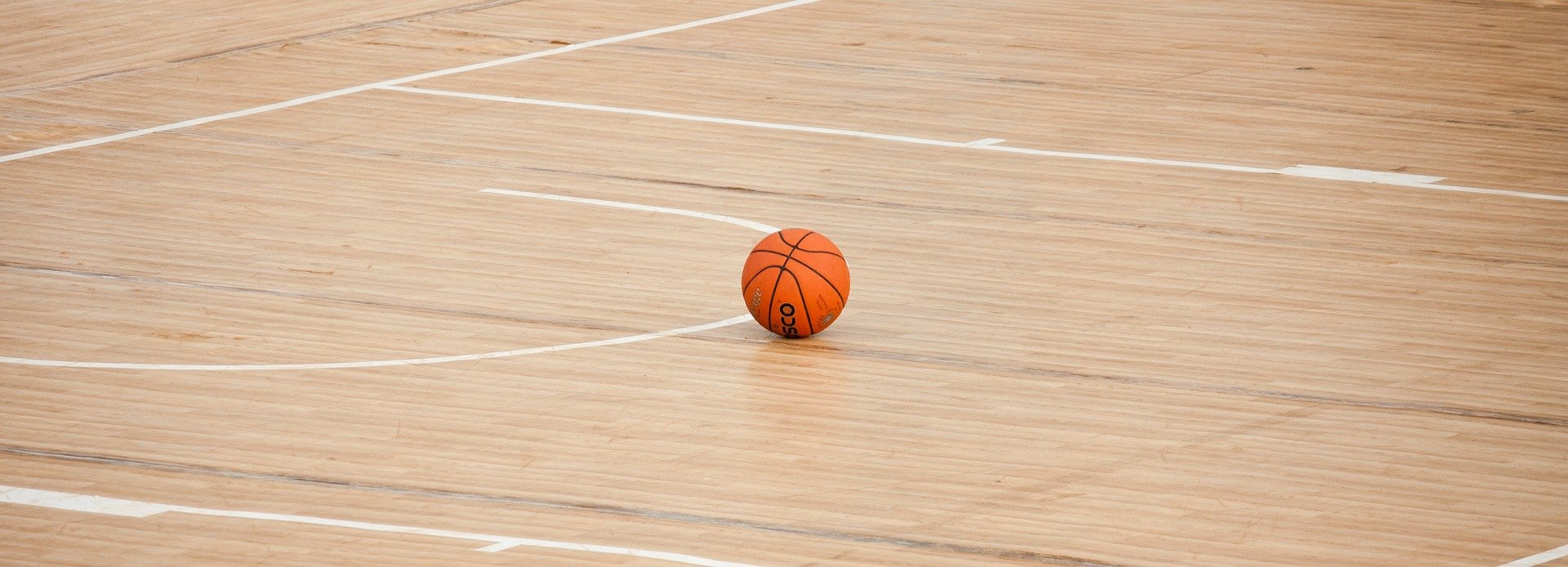 Pictured - A basketball ball on the court | Source: Pixabay