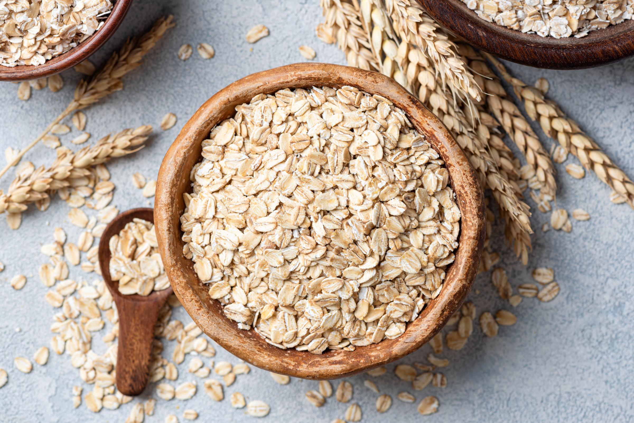 Uncooked rolled oats in a bowl | Source: Getty Images