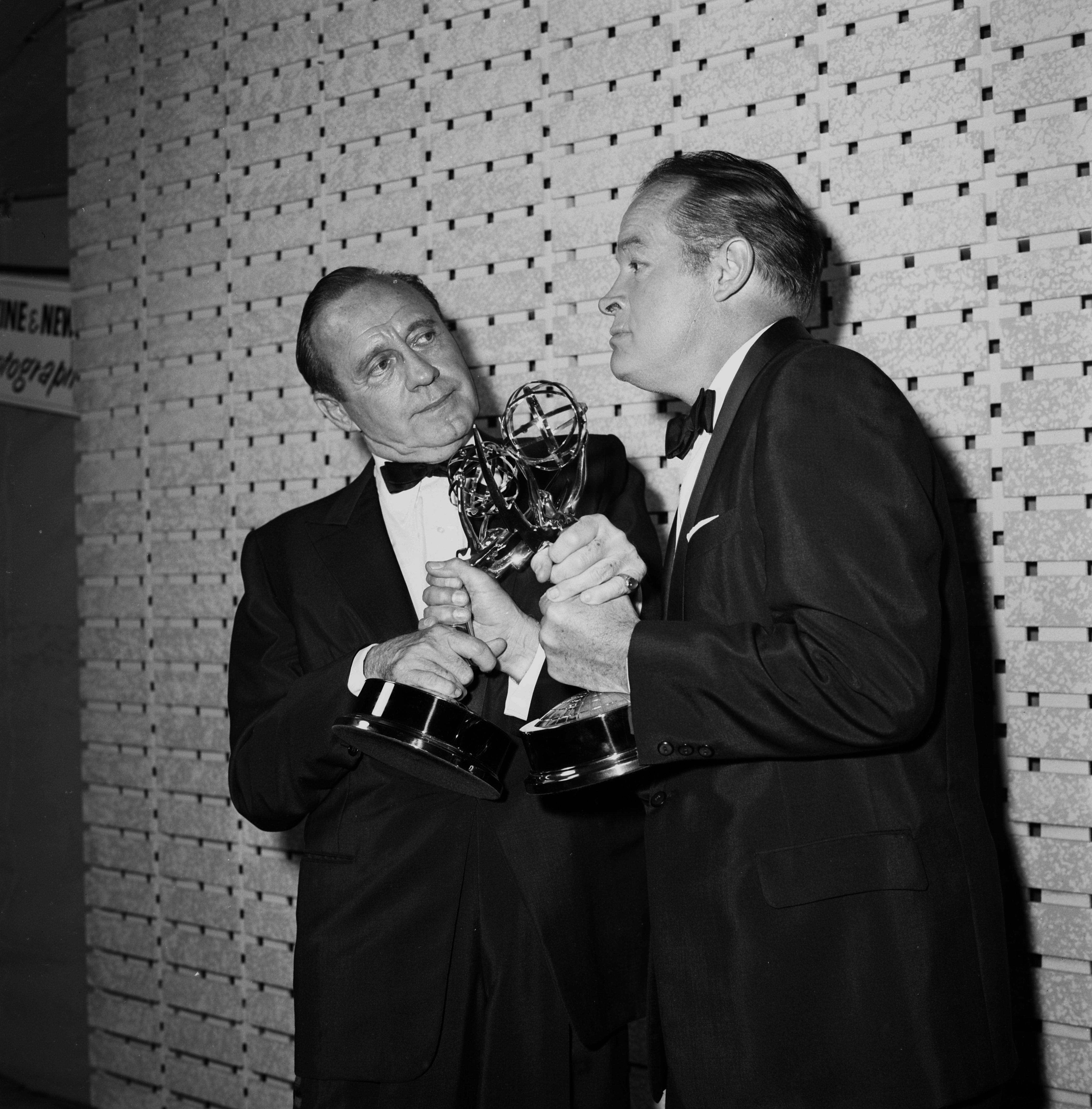 Actor Bob Hope with Jack Benny as he grabs his Golden Globe Award in Los Angeles, California circa 1958 | Source: Getty Images