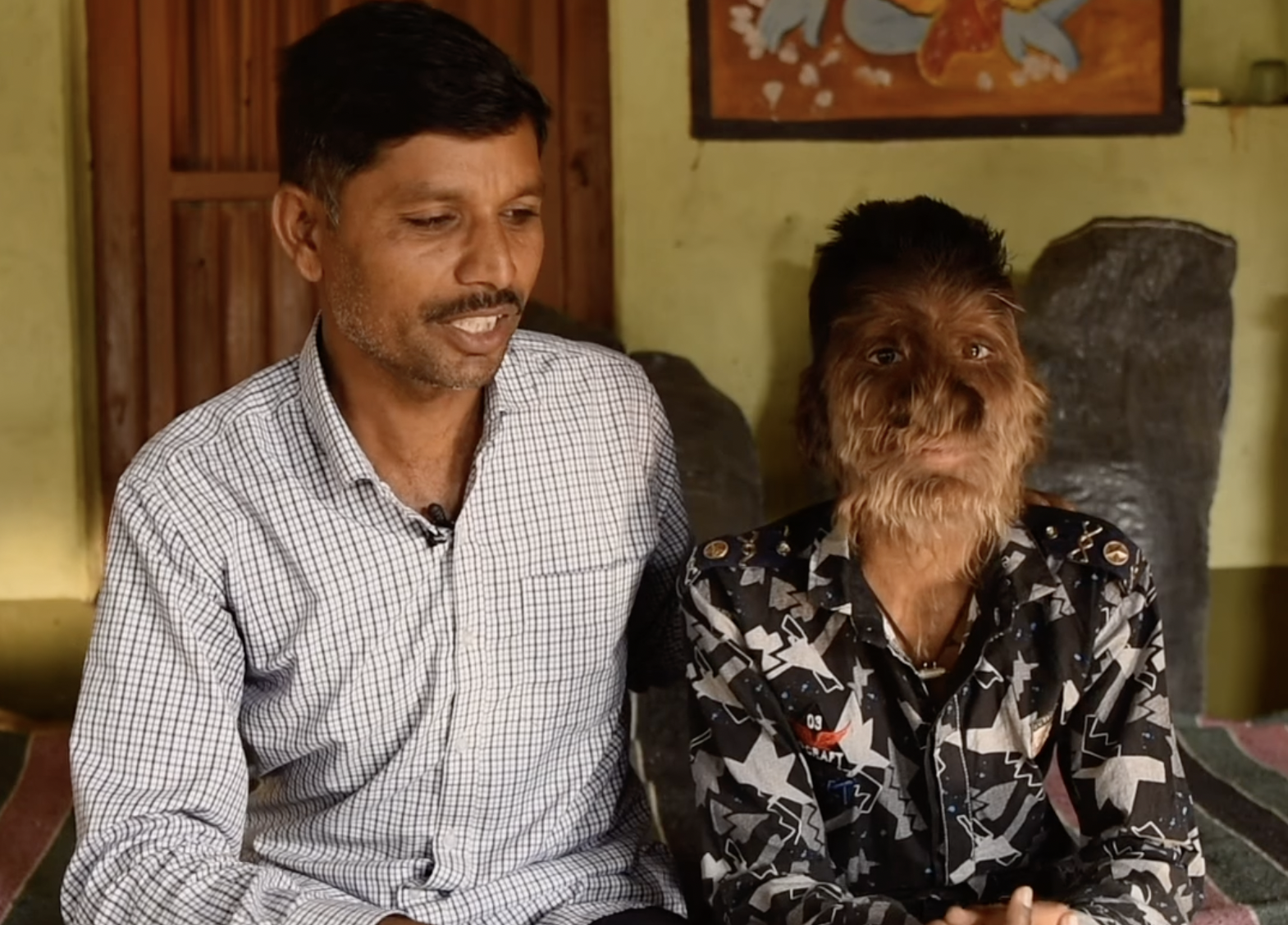 Bankatlala Patidar spricht über den Zustand seines Sohnes Lalit Patidar in einem "Born Different"-Facebook-Video am 9. Mai 2020 | Quelle: Facebook/Born Different