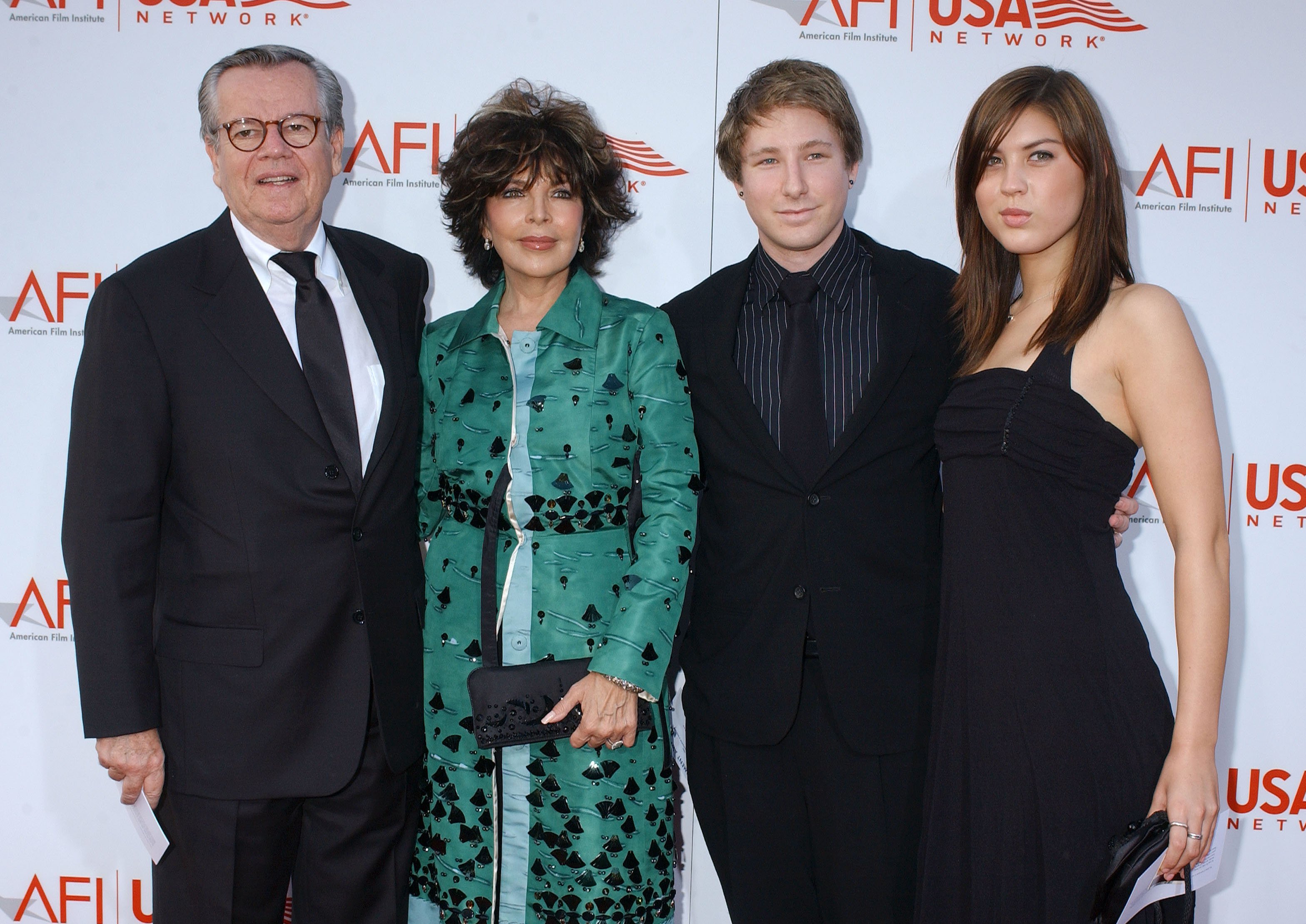 Bob Daly and Carol Bayer Sager with Cristopher Bacharach, and Anna Daly. | Source: Getty Images