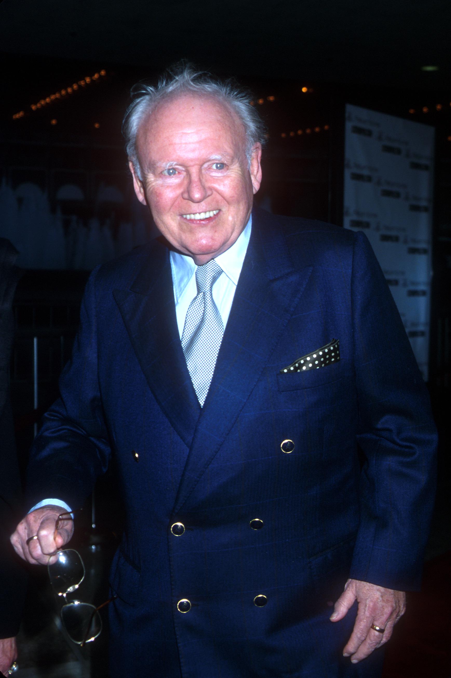 Carroll O'Connor at the Los Angeles premiere of the movie "Return to Me" in Century City, California, April 3, 2000. | Photo: Getty Images