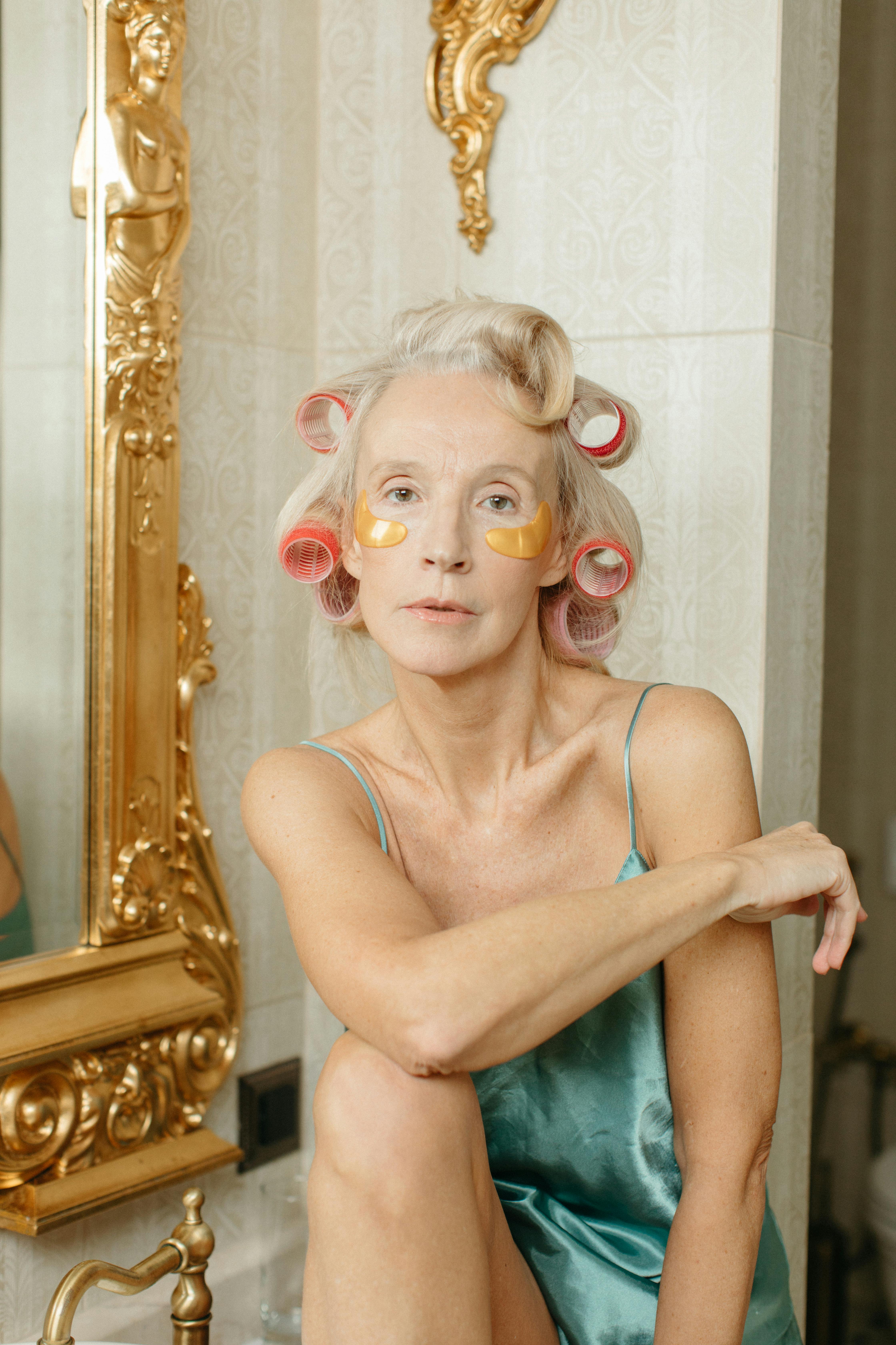 an older woman | Source: Pexels