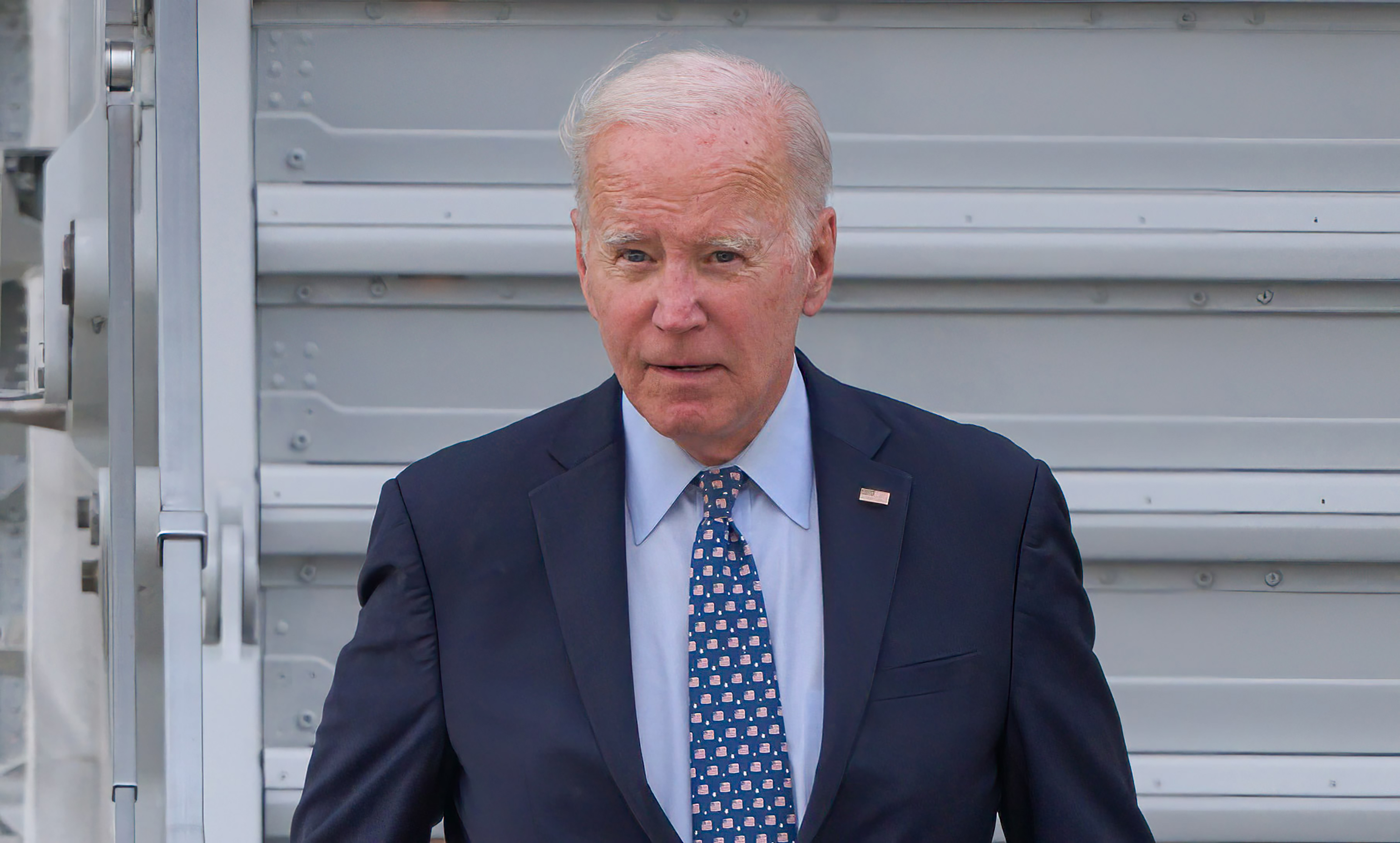 Joe Biden disembarking from Air Force One at John F. Kennedy airport in New York City on September 17, 2023. | Source: Getty Images