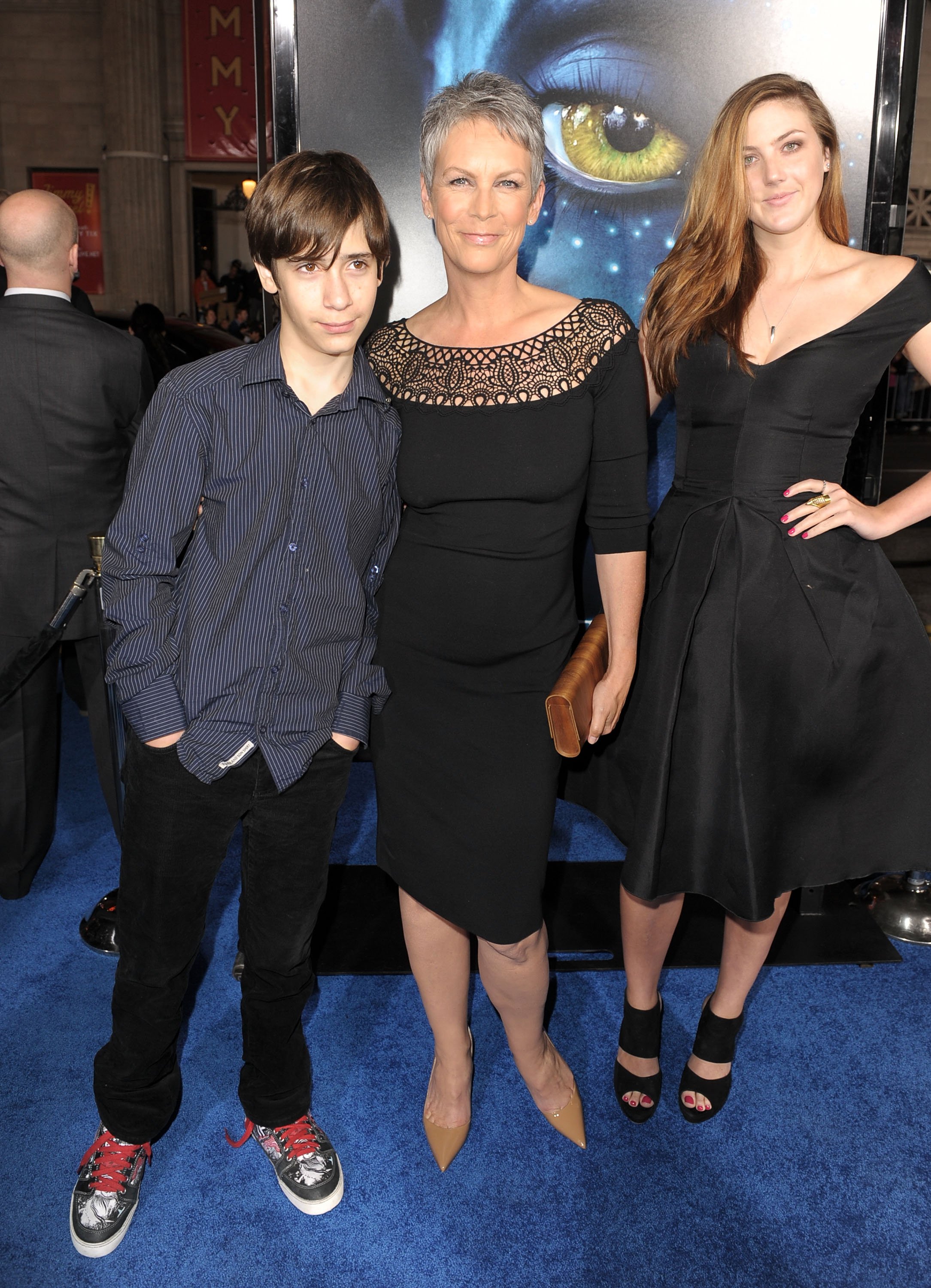 Jamie Lee Curtis with her daughter Annie and son Thomas at the premiere of "Avatar" in Hollywood, California on December 16, 2009 | Photo: Getty Images