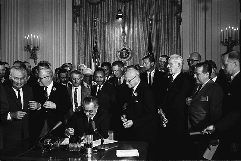 Martin Luther King Jr. witnessed President Lyndon Johnson signing Civil Rights Act, on July 2, 1964 | Source: Wikimedia Commons/ Public Domain