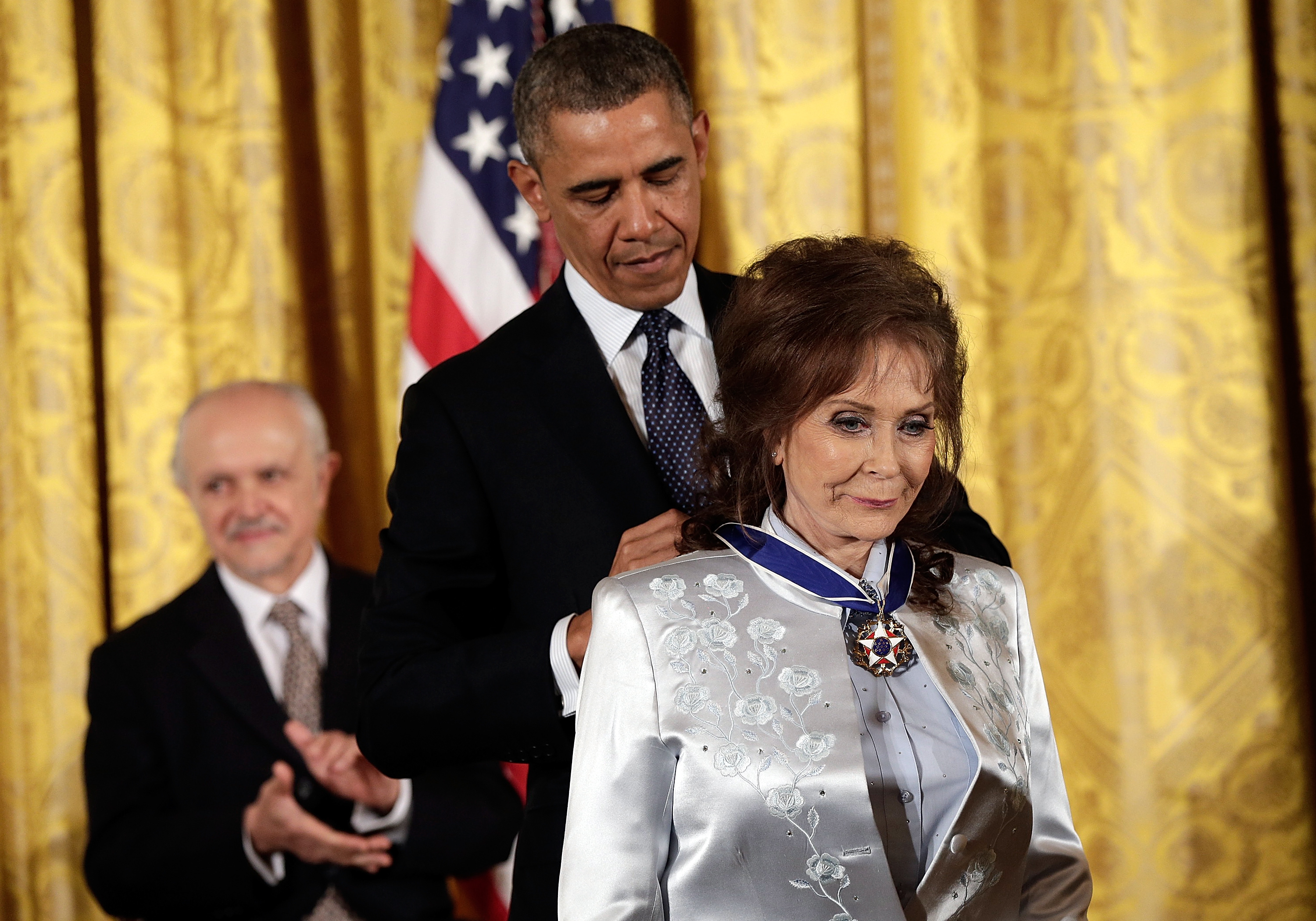 Barack Obama awards the Presidential Medal of Freedom to Loretta Lynn in the East Room at the White House in Washington, DC, on November 20, 2013. | Source: Getty Images