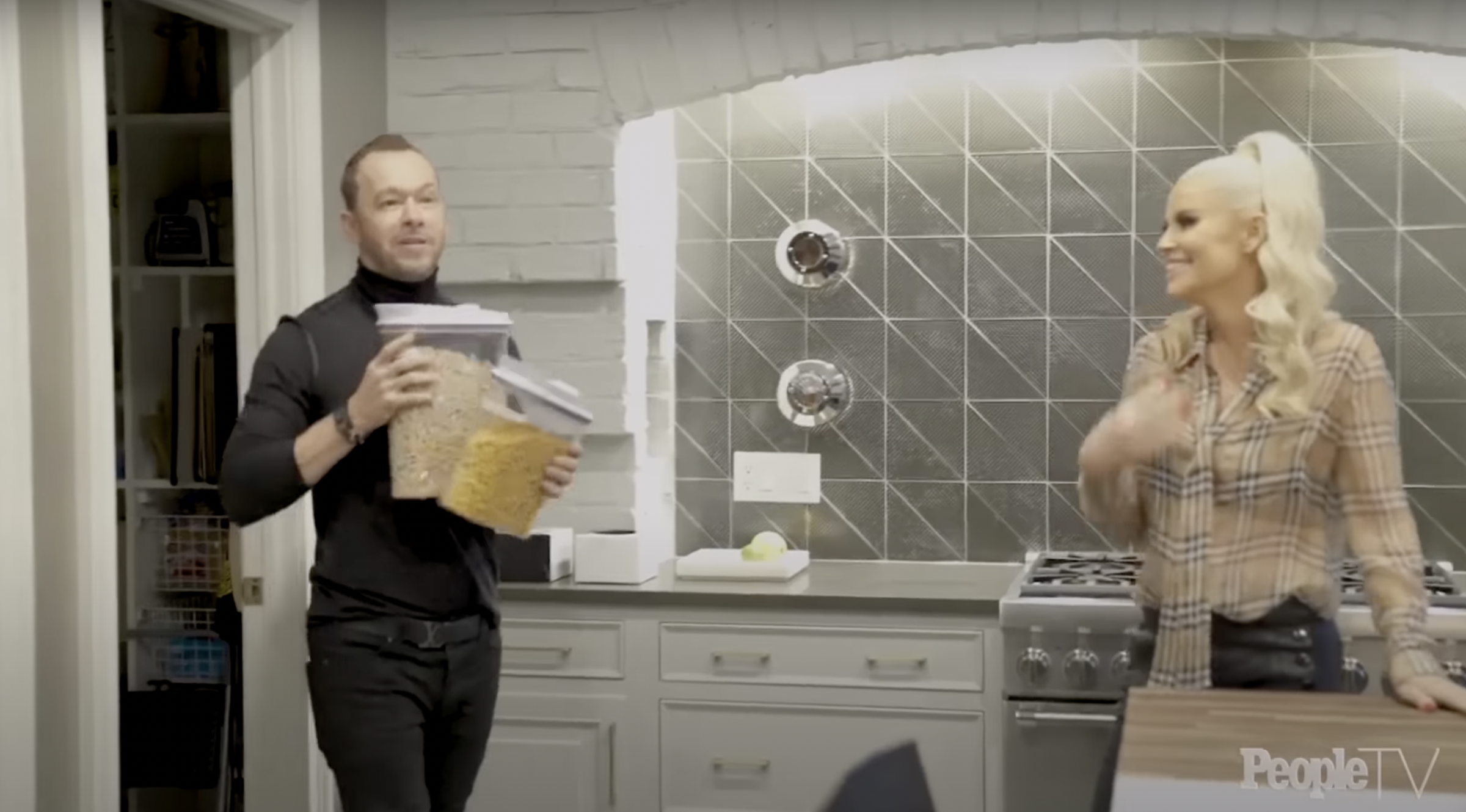 Donnie Wahlberg and Jenny McCarthy's kitchen from a video dated October 11, 2019. | Source: YouTube/people