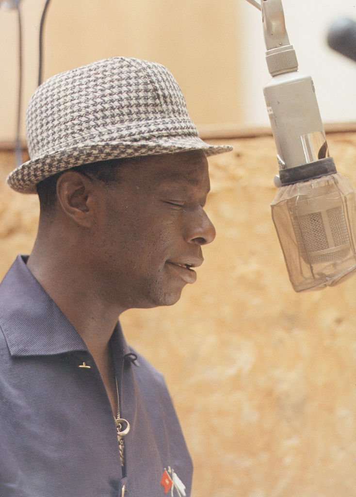 Singer Nat "King" Cole records during a session in the Capitol Recording Studios in circa 1964 | Photo: Getty Images