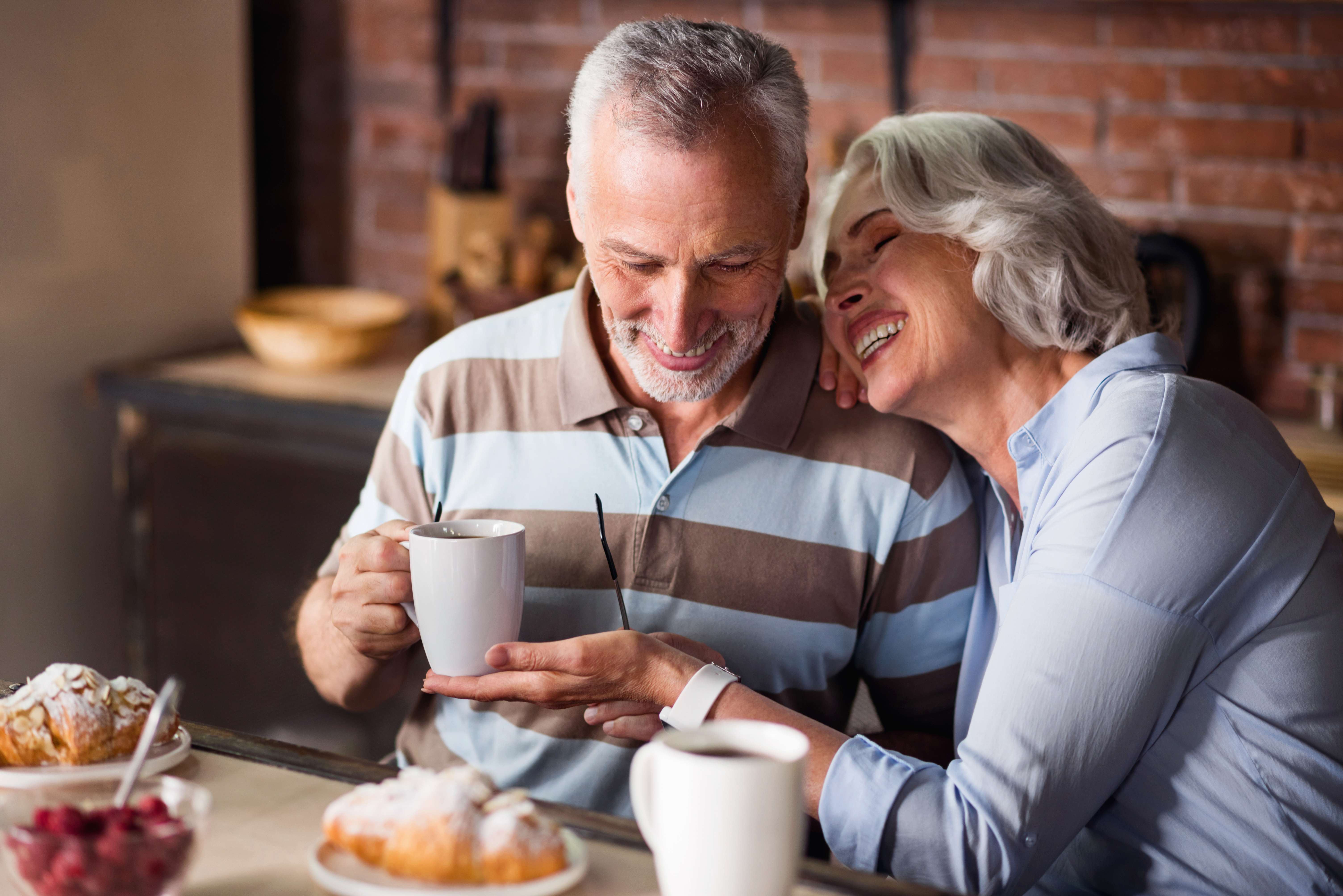 An elderly couple having coffee | Source: Shutterstock