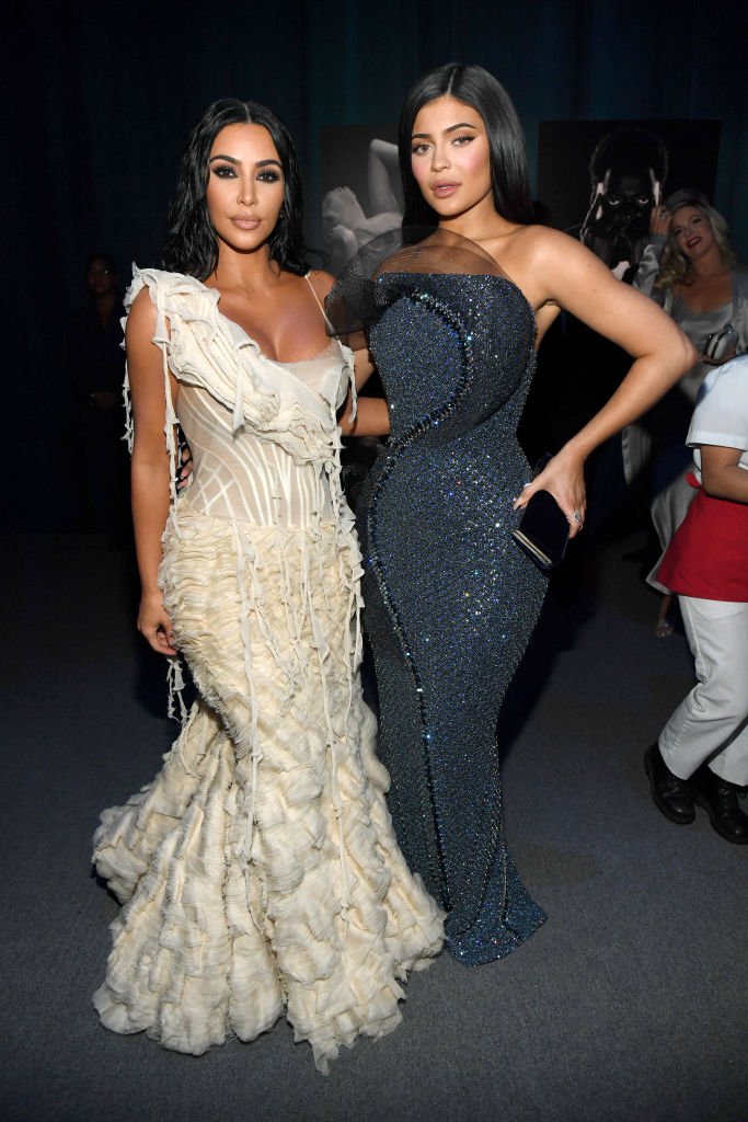 (L-R) Kim Kardashian West and Kylie Jenner attend the 2020 Vanity Fair Oscar Party hosted by Radhika Jones at Wallis Annenberg Center for the Performing Arts on February 09, 2020 | Photo: Getty Images
