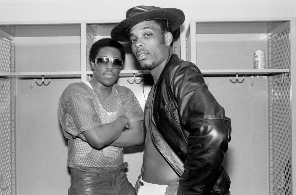 Jalil Hutchins and John "Ecstasy" Fletcher in a black hat posed backstage at the UIC Pavilion in Chicago, Illinois on October 20, 1984. | Photo: Getty Images