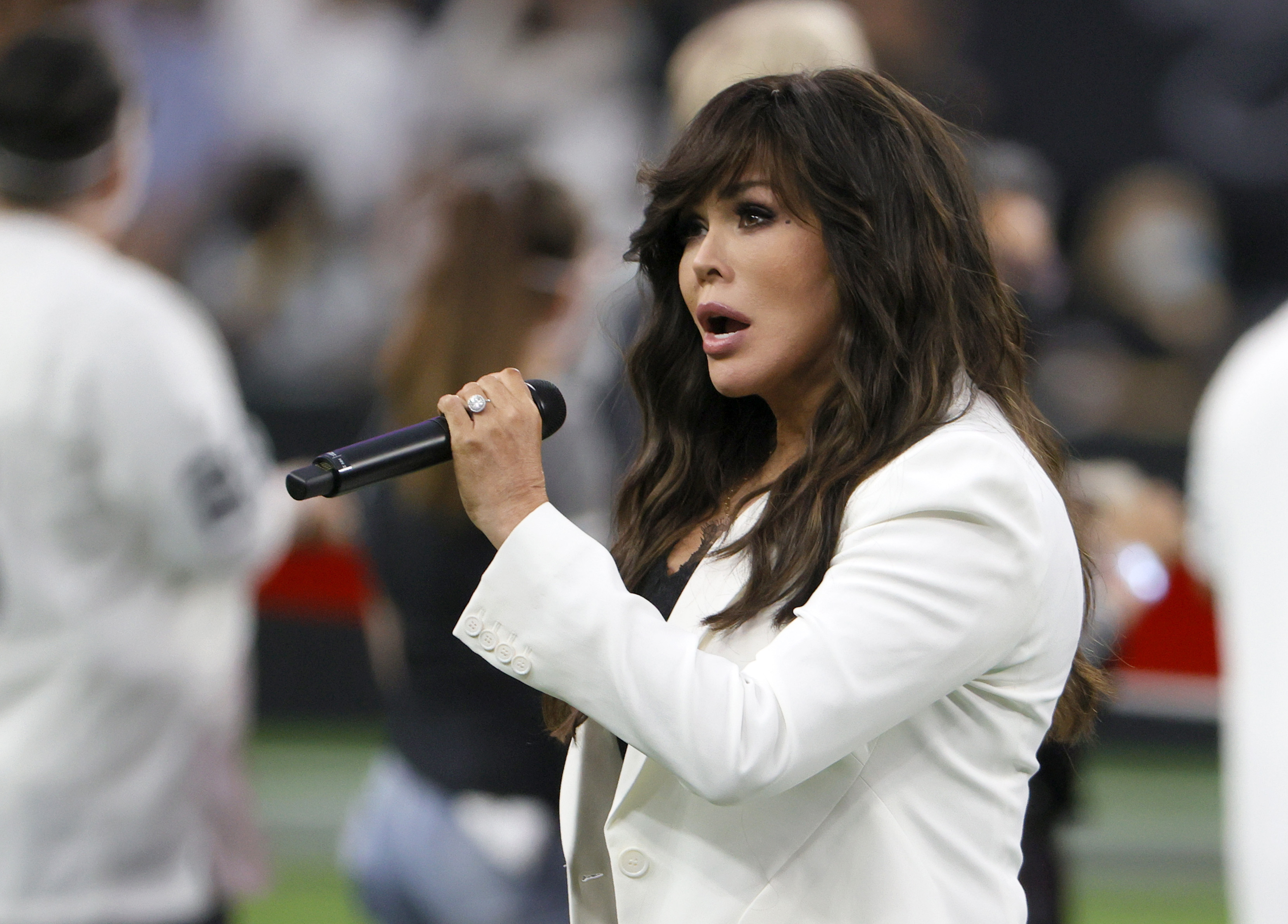 Marie Osmond sings the American national before a preseason game between the Seattle Seahawks and the Las Vegas Raiders in Las Vegas, Nevada on August 14, 2021. | Source: Getty Images