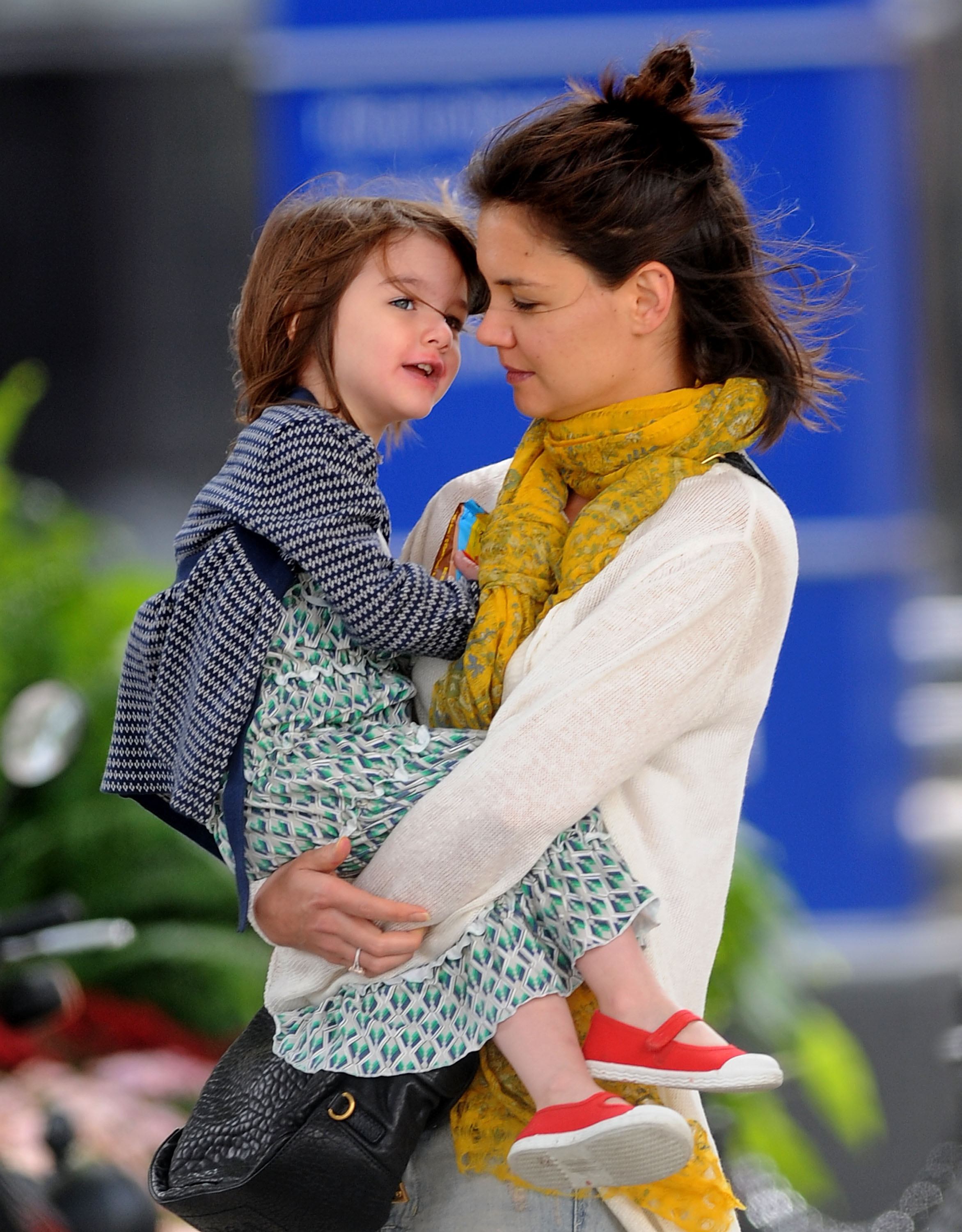 Katie Holmes and her daughter Suri in Boston in 2009 | Source: Getty Images