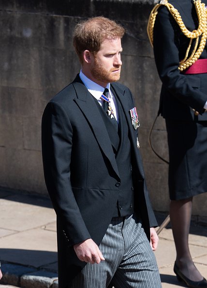 El príncipe Harry en el funeral del príncipe Philip el 17 de abril de 2021 en Windsor, Inglaterra. | Foto: Getty Images