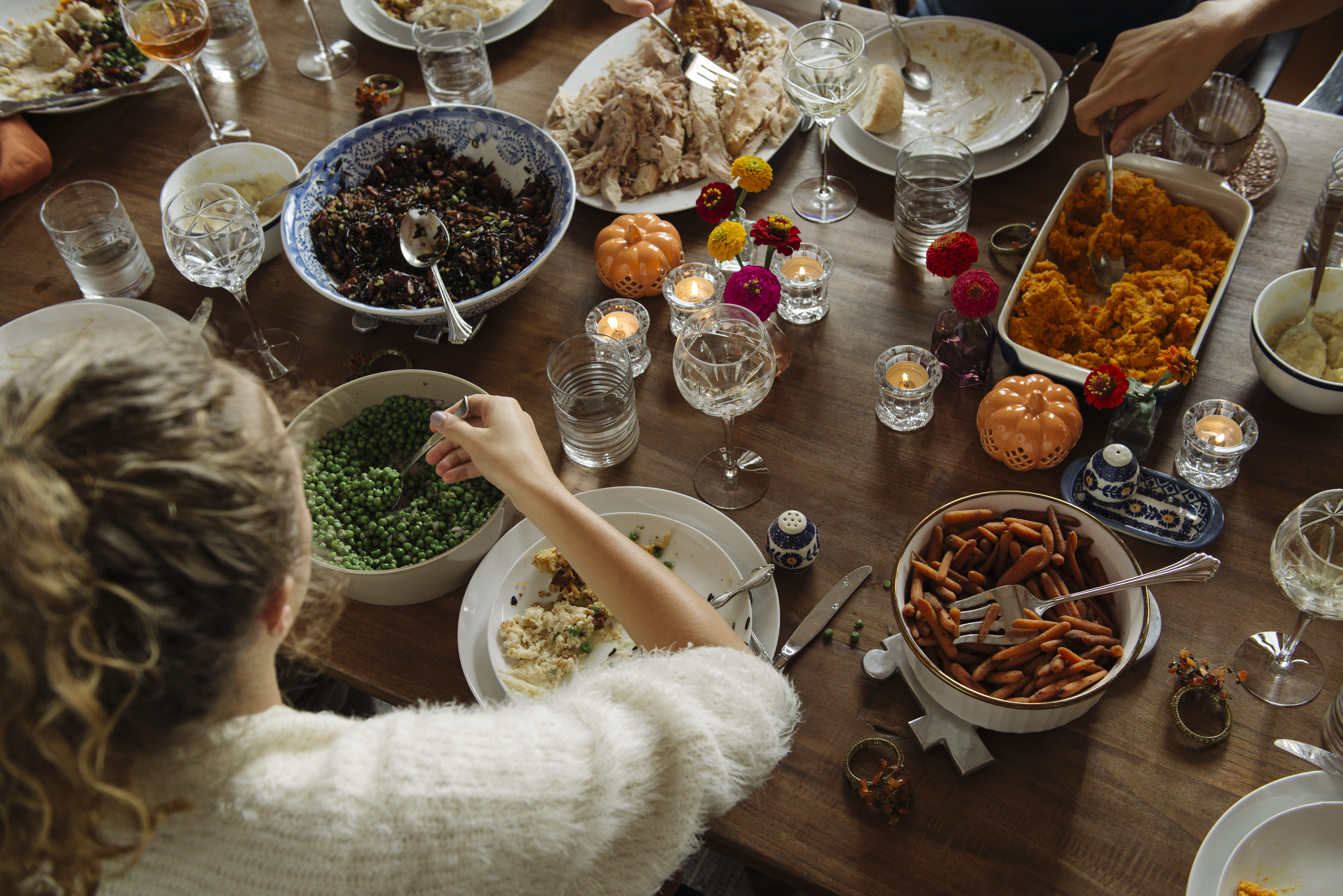 A close-up shot of a young woman having dinner with her family | Source: Getty Images