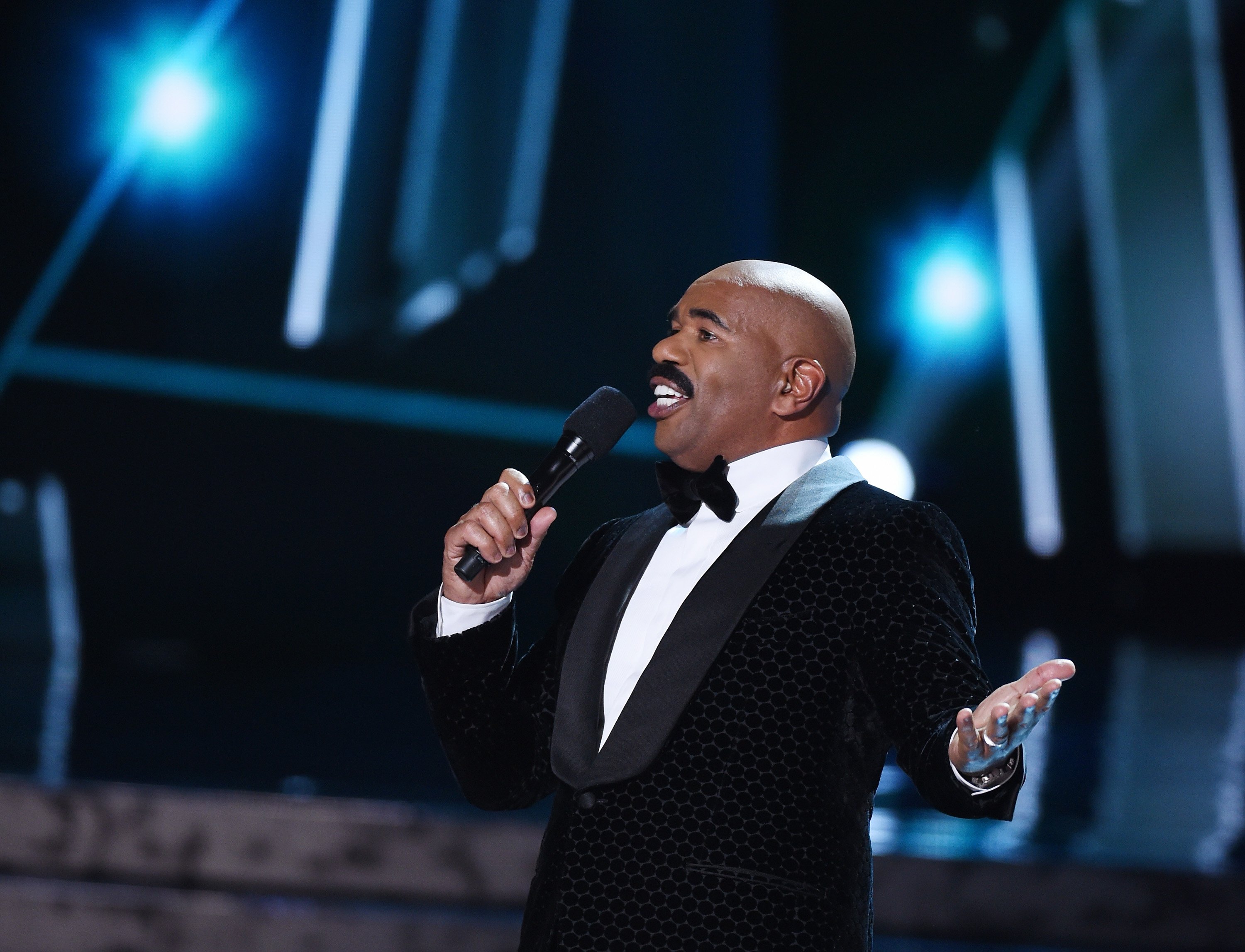 Steve Harvey hosts the 2015 Miss Universe Pageant on December 20, 2015 in Las Vegas, Nevada. | Photo: GettyImages/Global Images of Ukraine